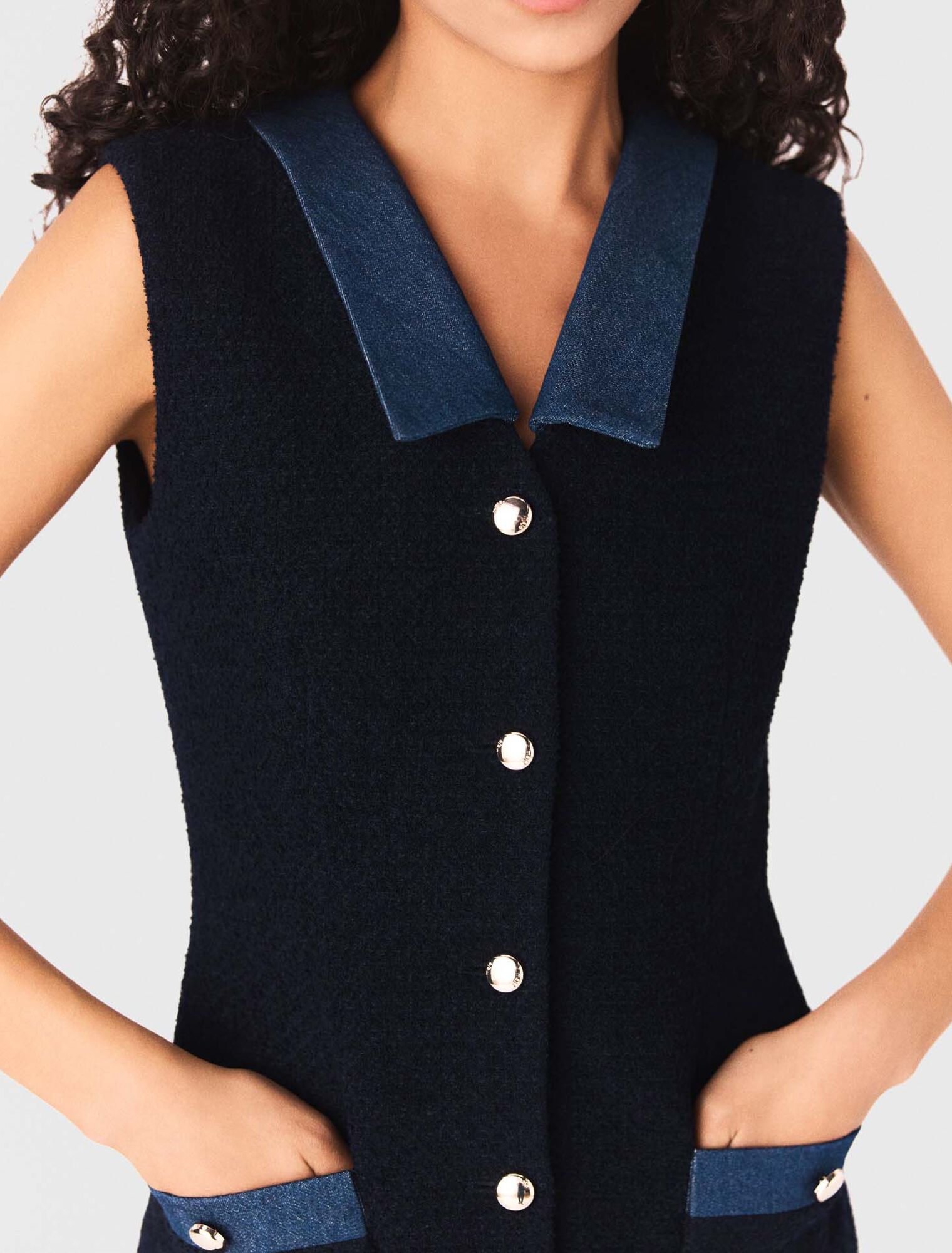 Robe en tweed et d&eacute;tails denim