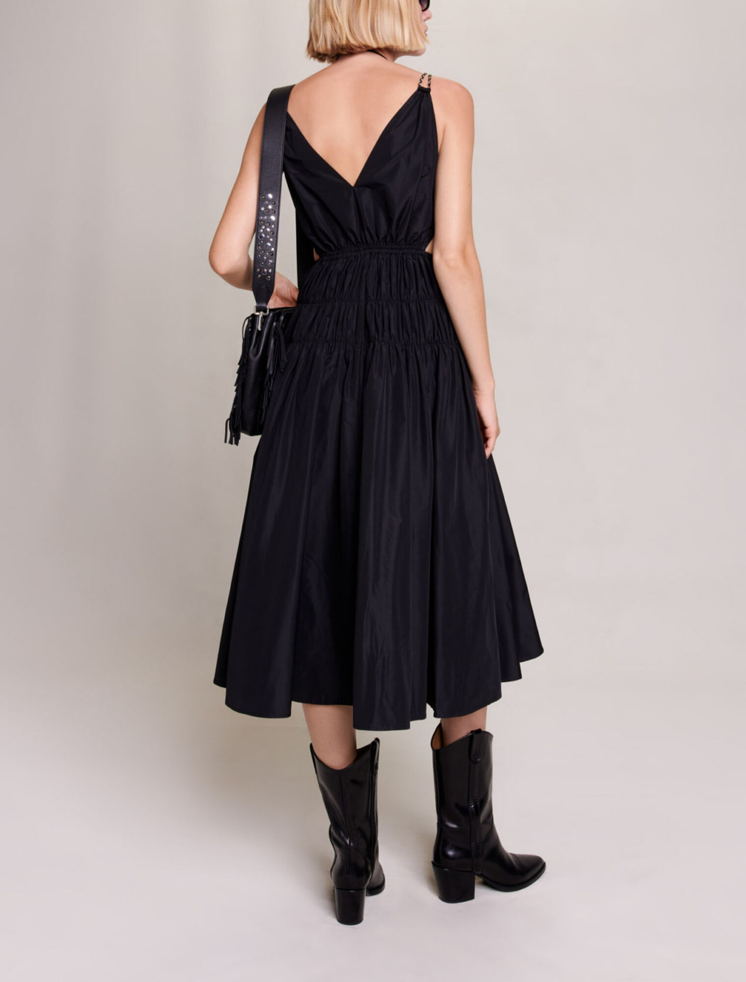 Robe en taffetas ouverte à la taille