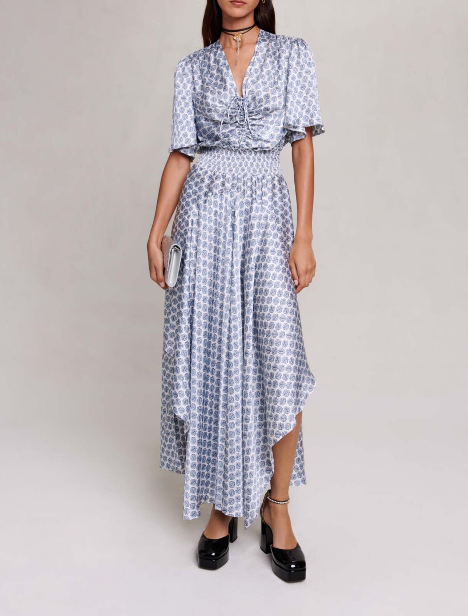 Robe longue asym&eacute;trique satin&eacute;e