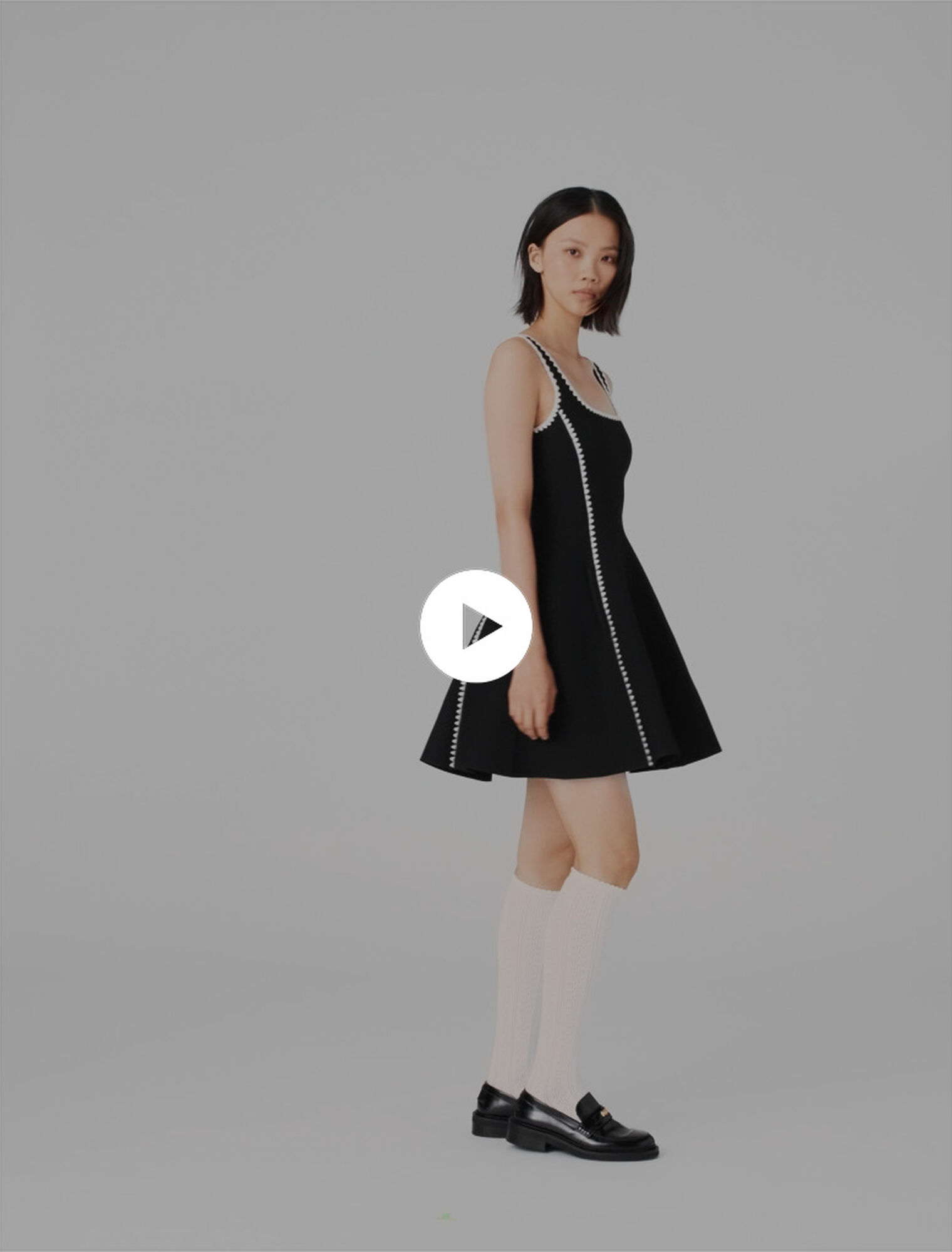 Robe courte avec surpiq&ucirc;res