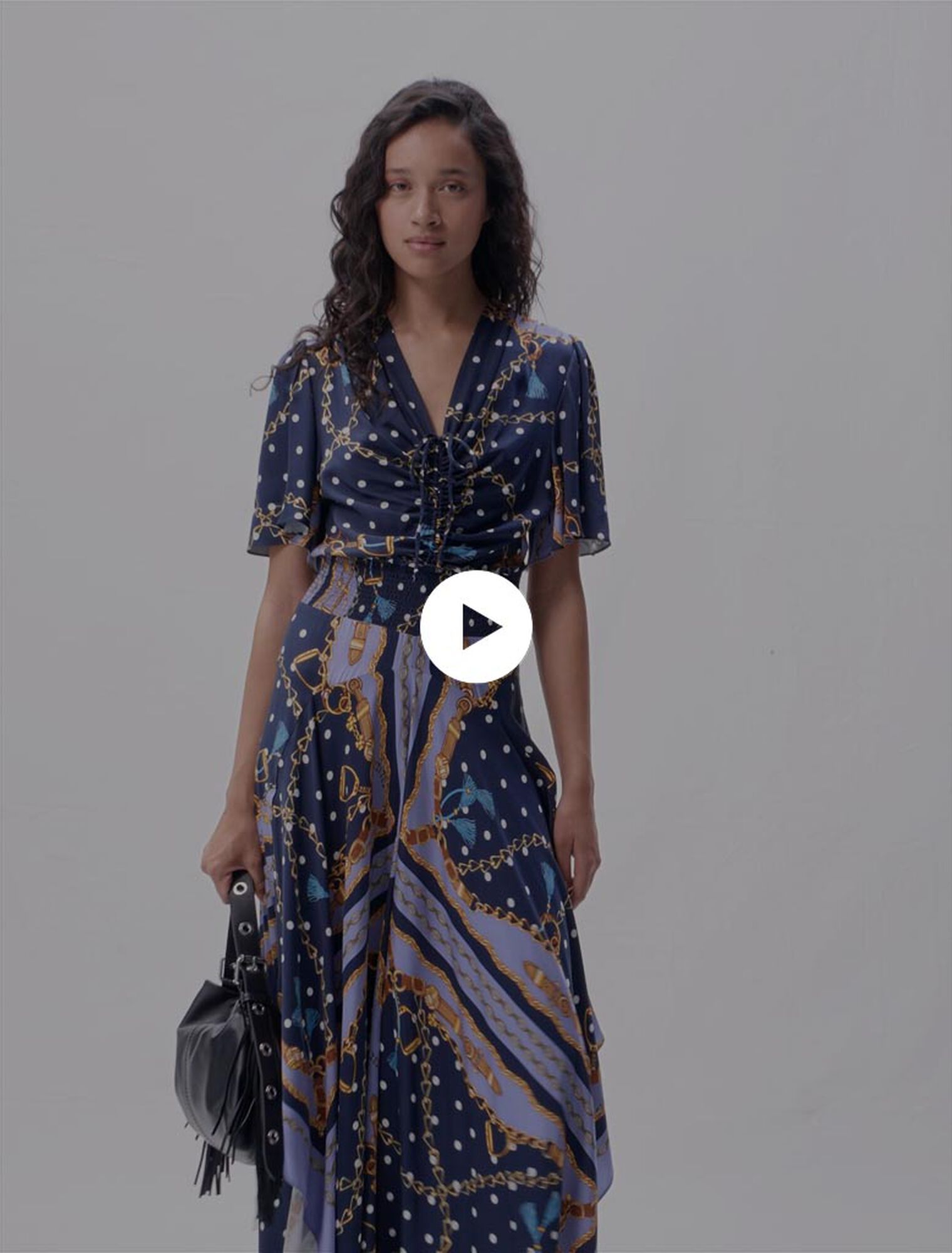 Robe longue satinée imprimée 