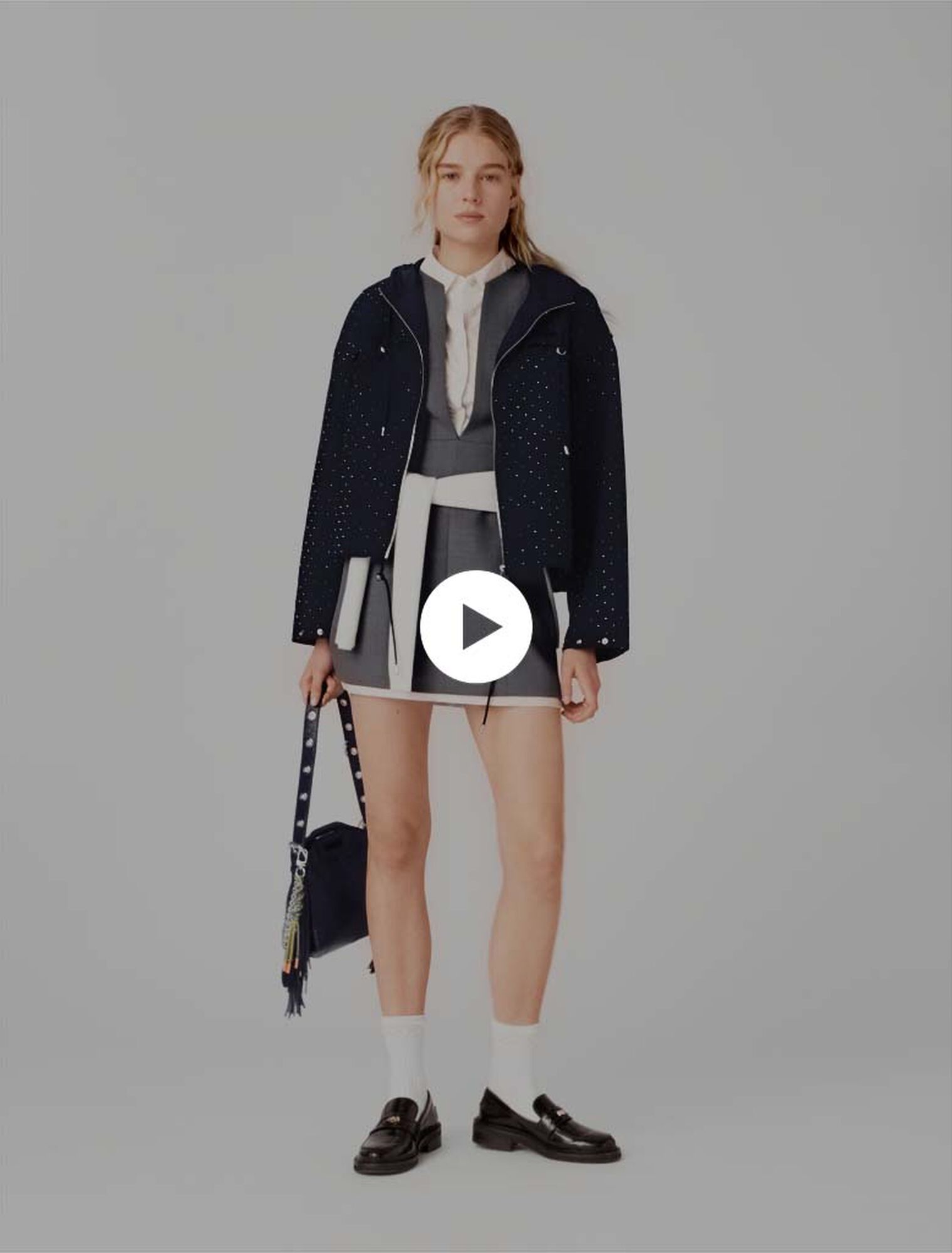 Coupe-vent strass&eacute; &agrave; capuche