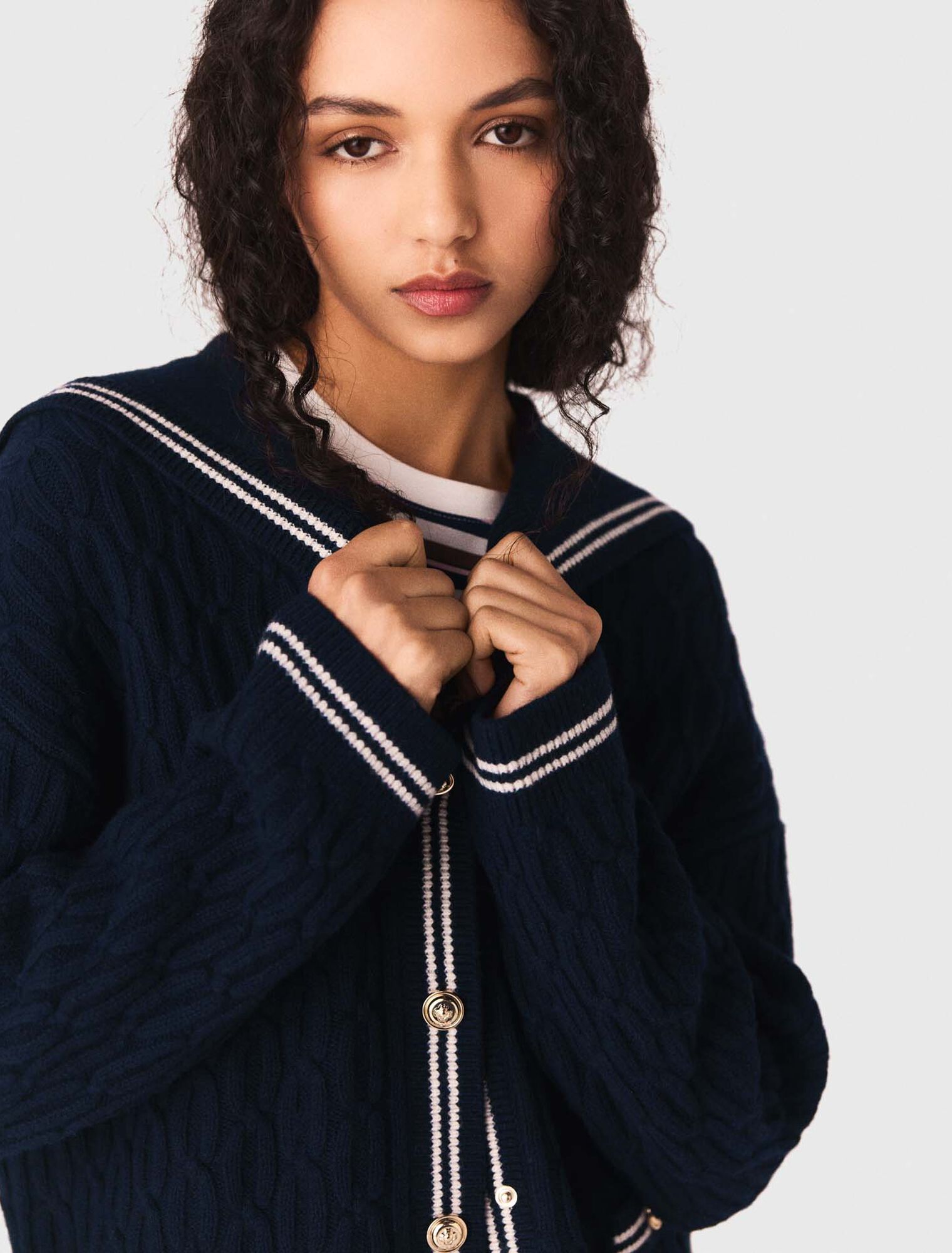 Cardigan torsad&eacute; avec col bateau
