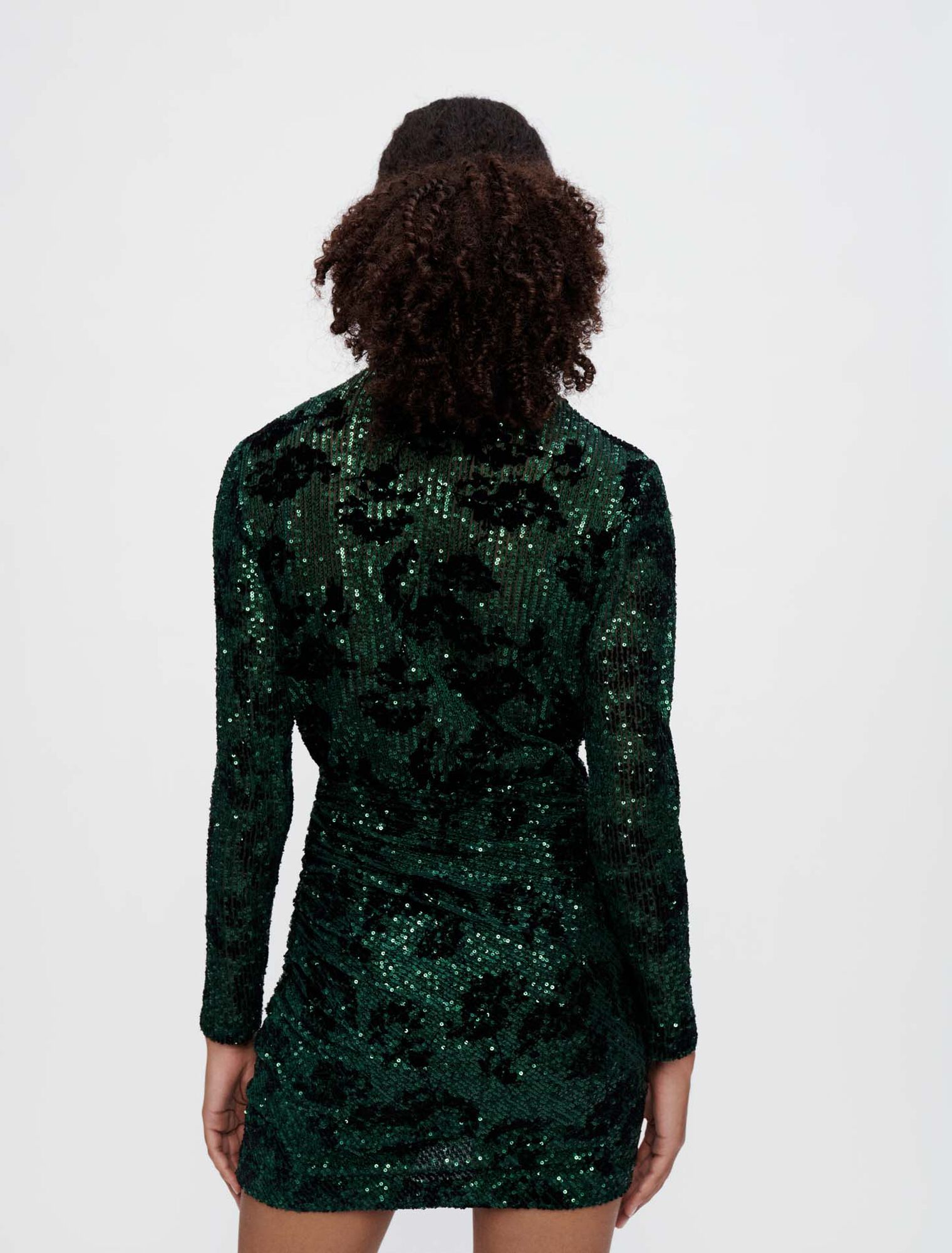 Robe entièrement brodée de sequins