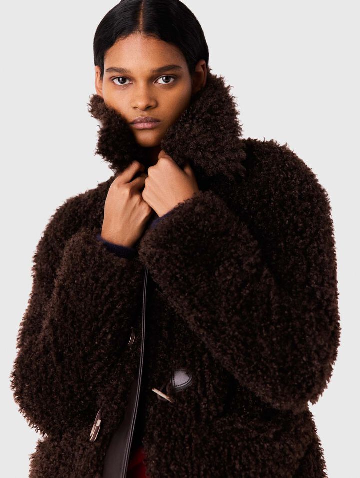 Manteau mi-long en fausse fourrure