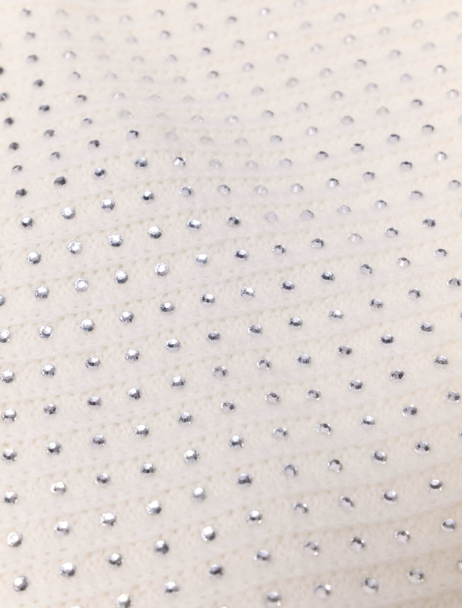 Echarpe triangle en laine strass&eacute;e