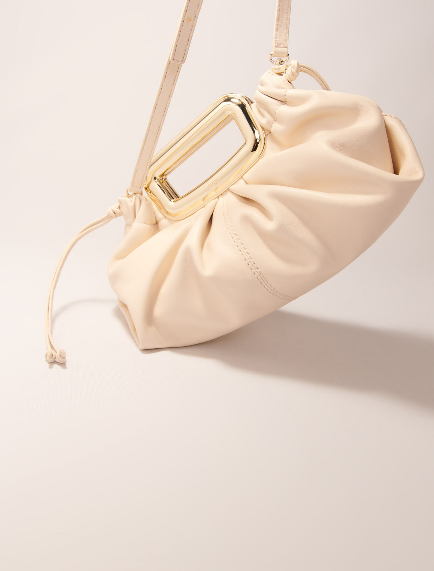 Clutch en cuir et poignée métal