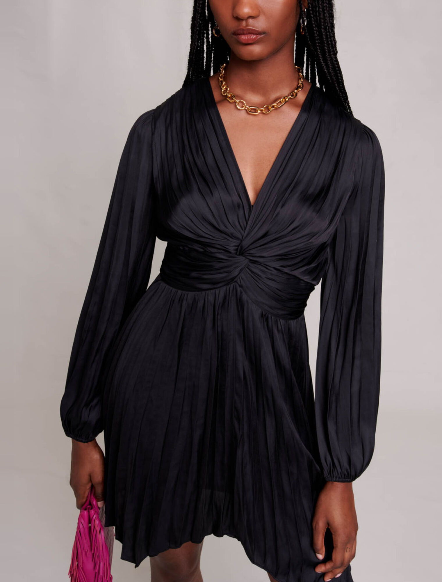 Robe courte drapée satinée