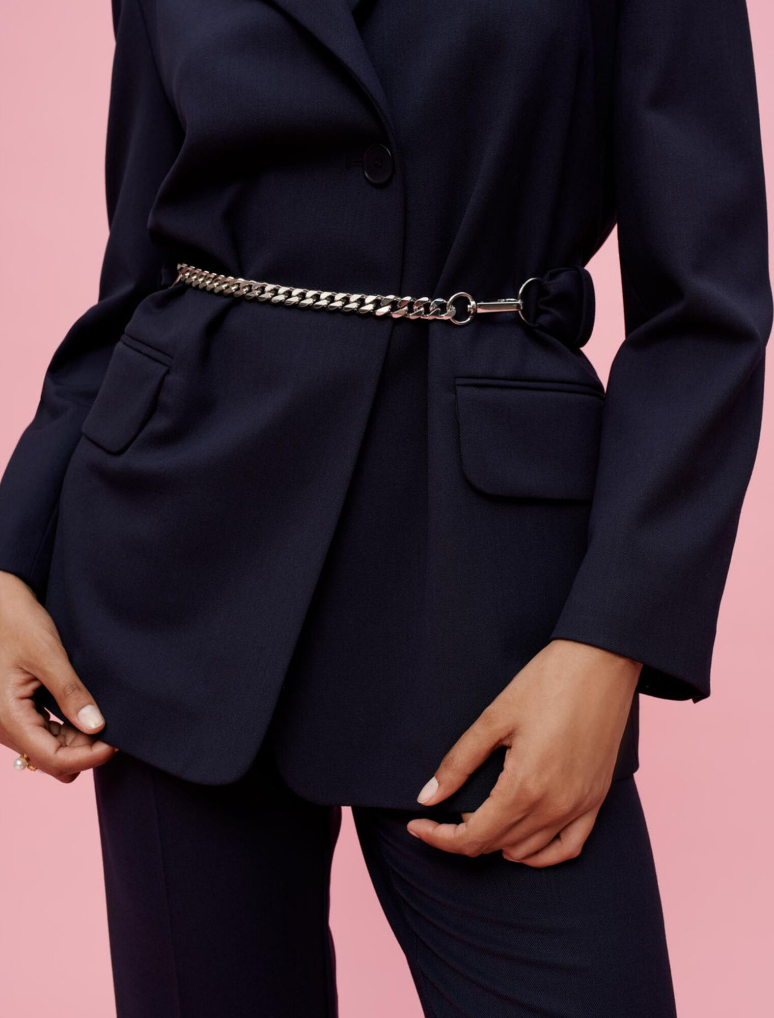 Veste tailleur à ceinture chaine