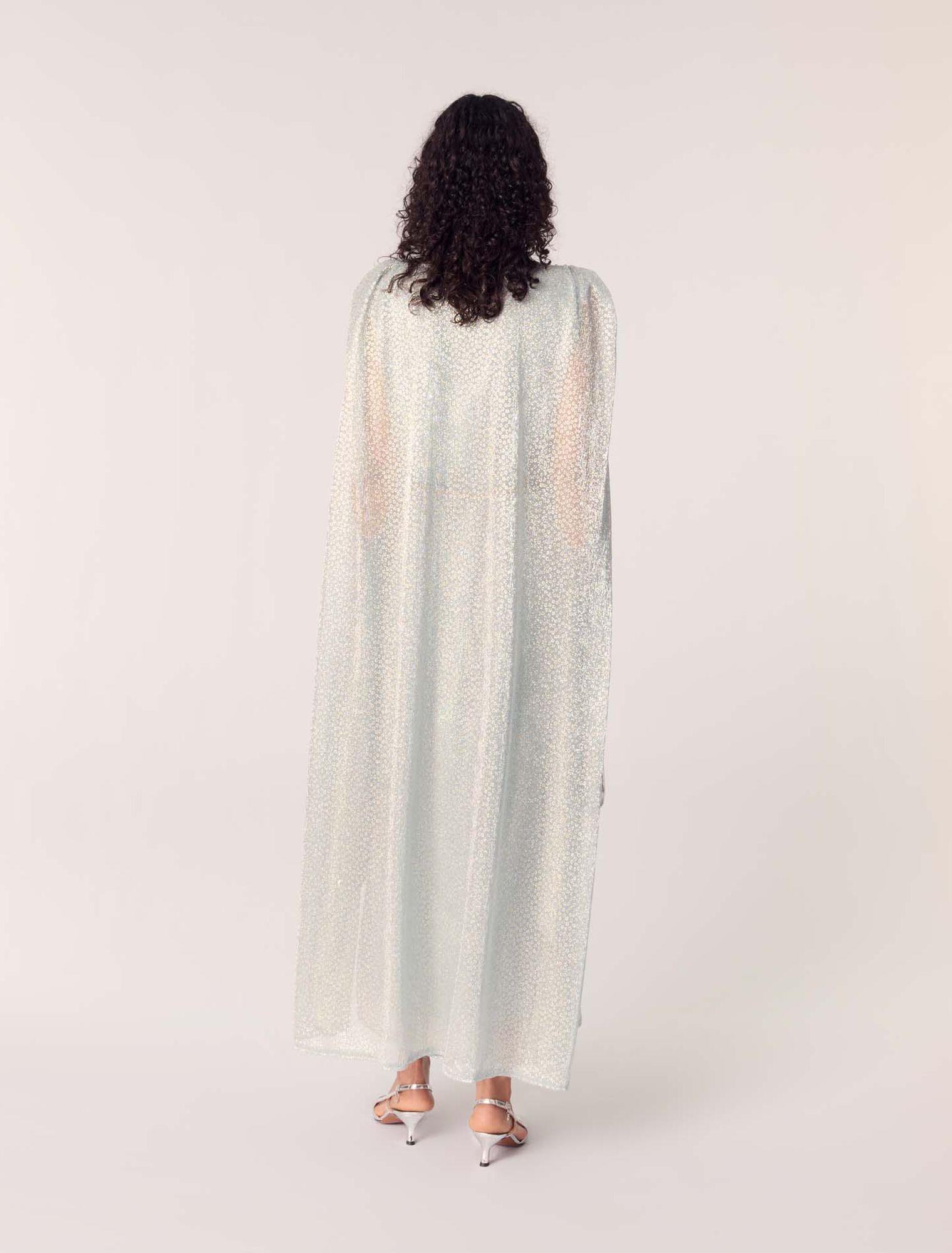 Robe longue à cape en lurex