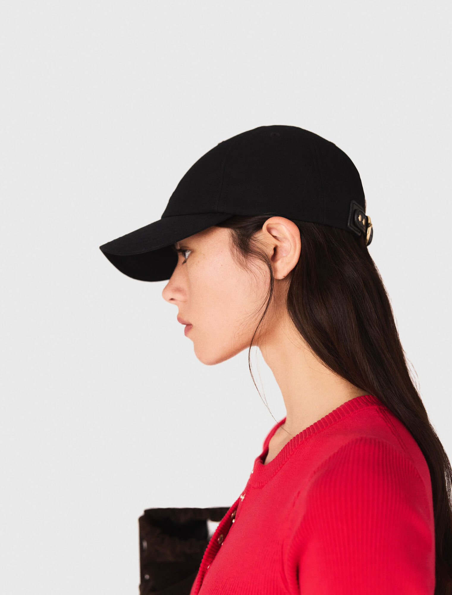 Casquette en coton et boucle dorée