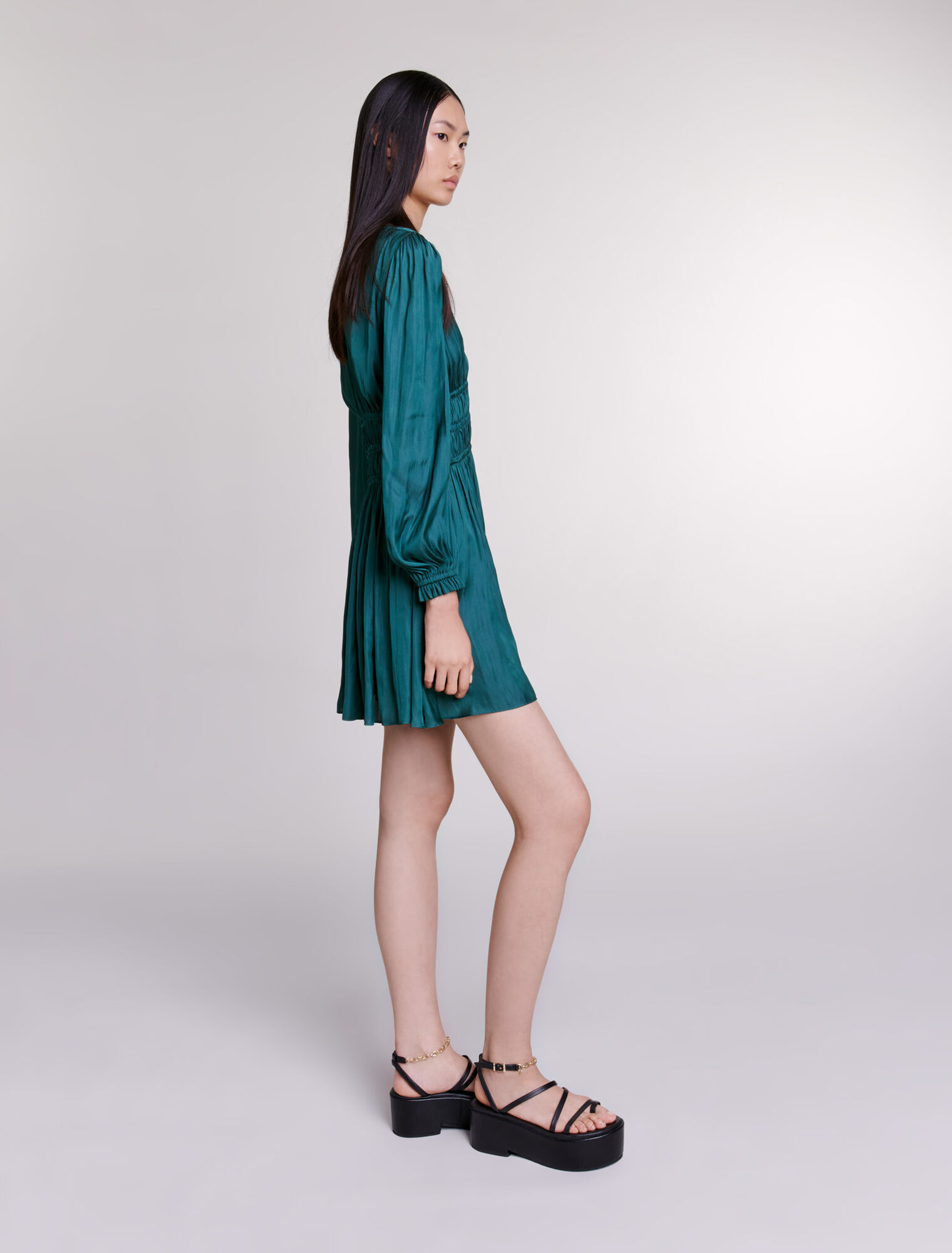 Robe courte satinée