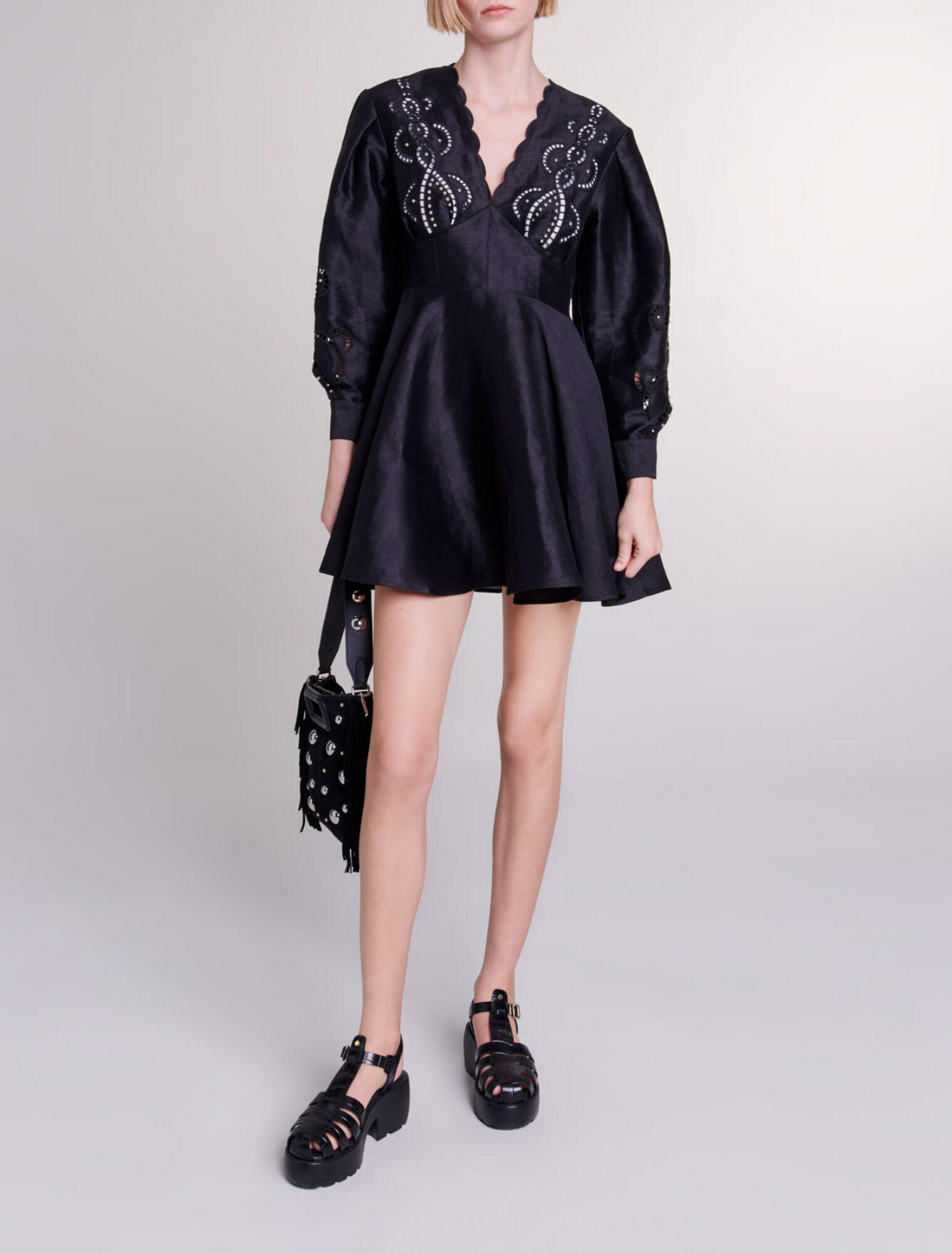 Robe courte en lin à broderies