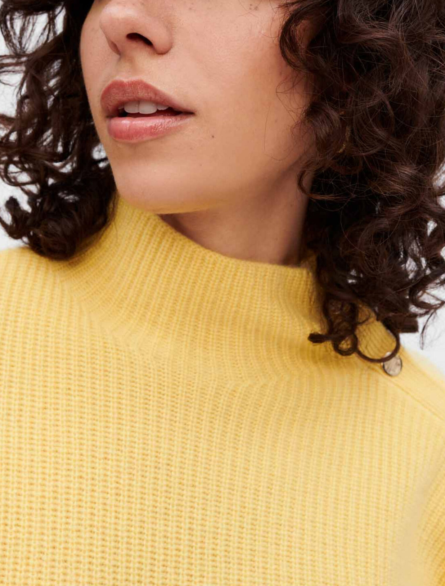 Pull en cachemire avec pressions dorés