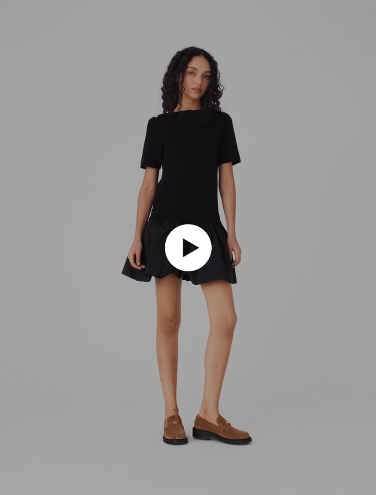 Robe courte en maille et taffetas