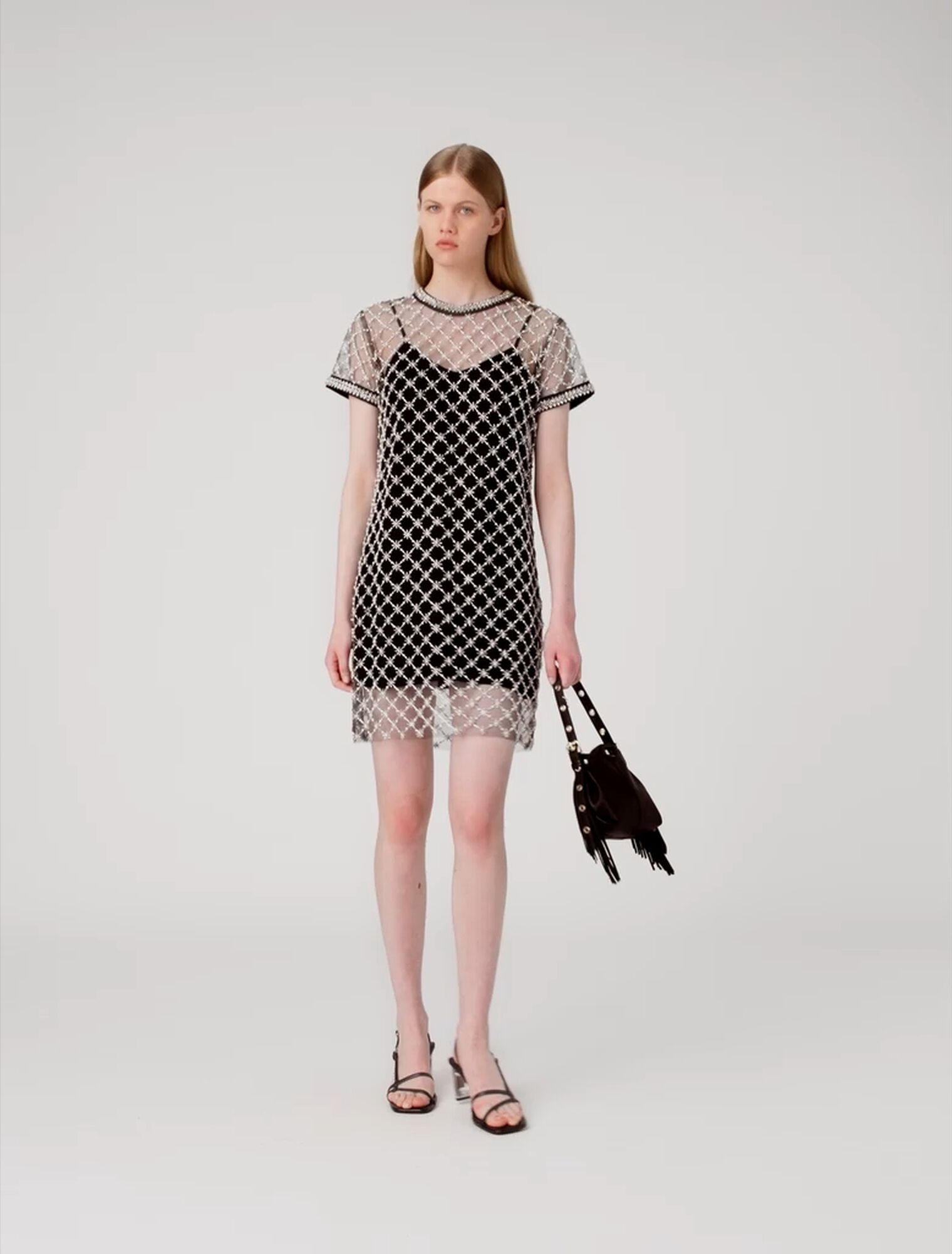 Robe courte en tulle brodé