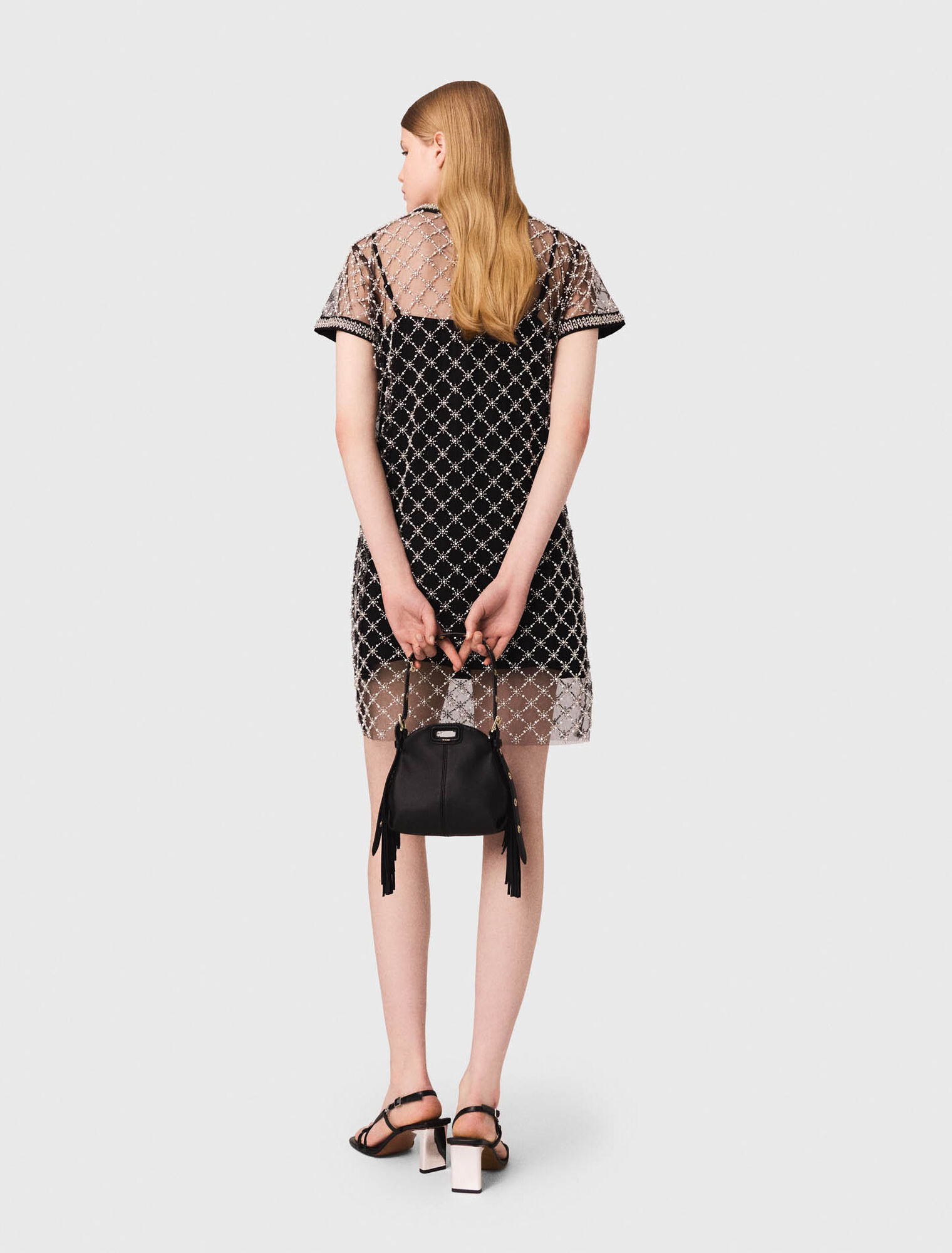 Robe courte en tulle brodé
