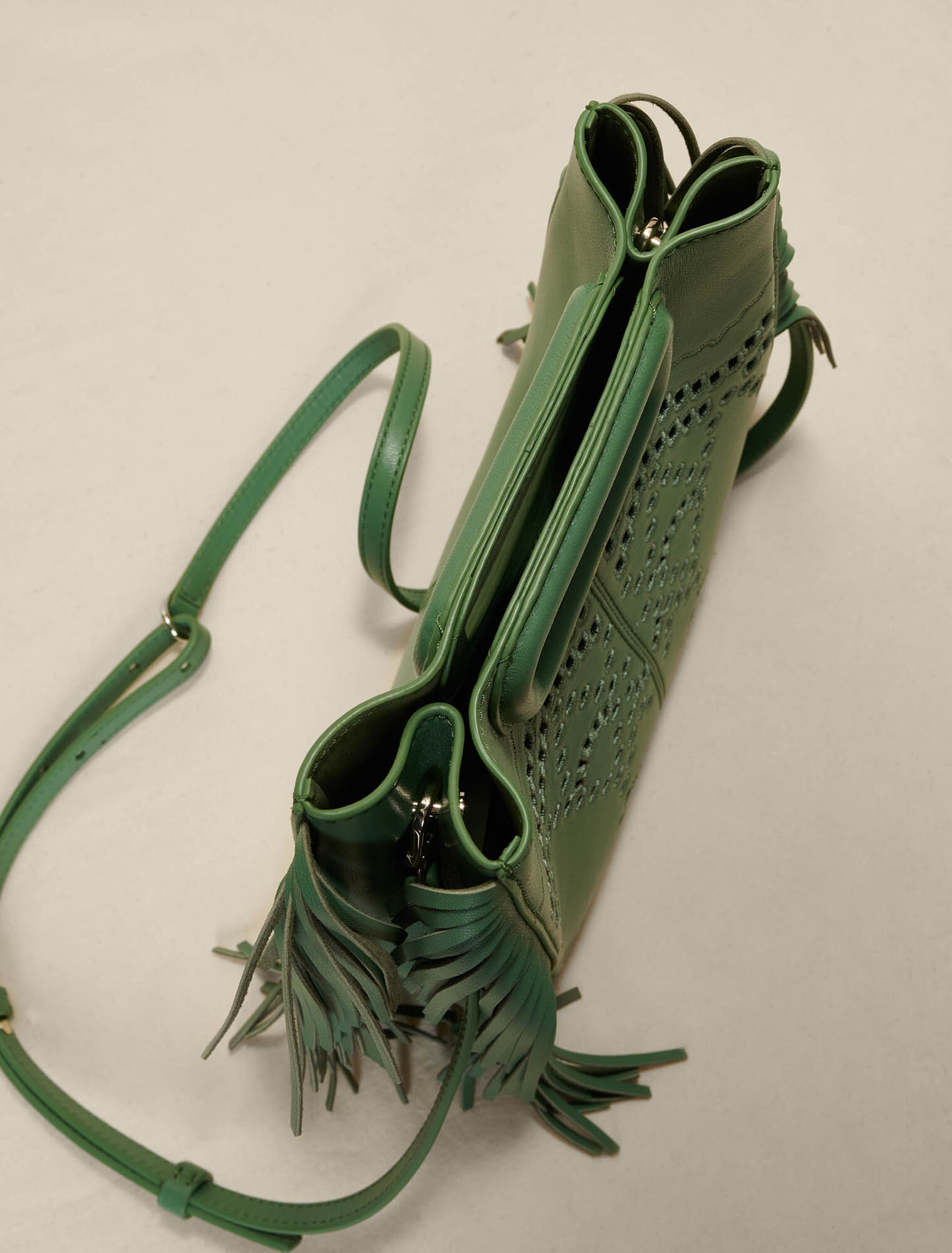 Sac M à franges en cuir perforé