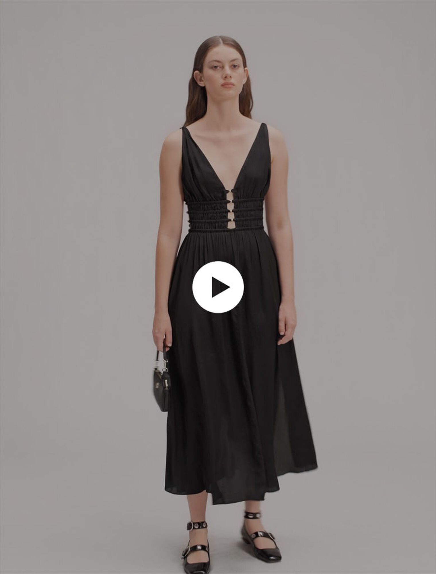 Robe satinée ajourée