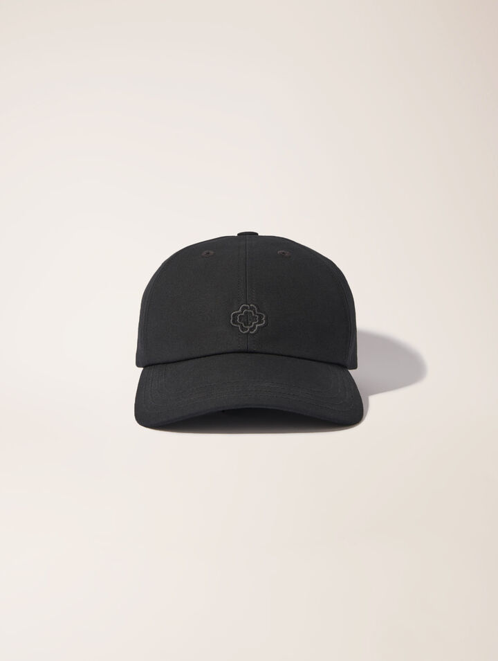 Casquette en coton et boucle dorée