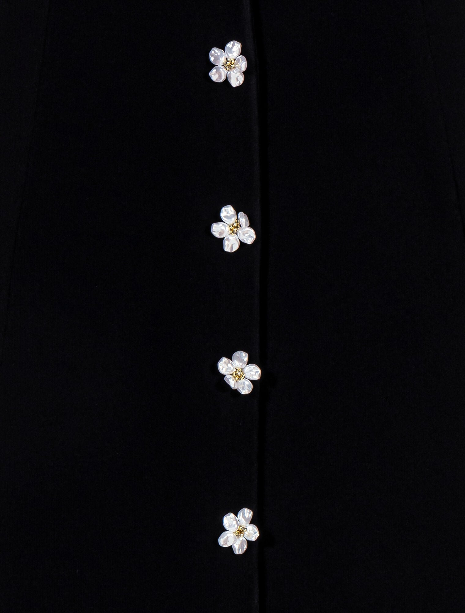 Robe &agrave; d&eacute;tails bijoux floraux