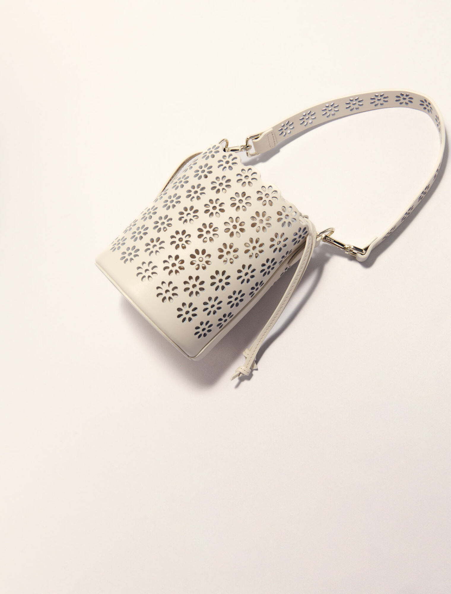 Sac seau en cuir perforé