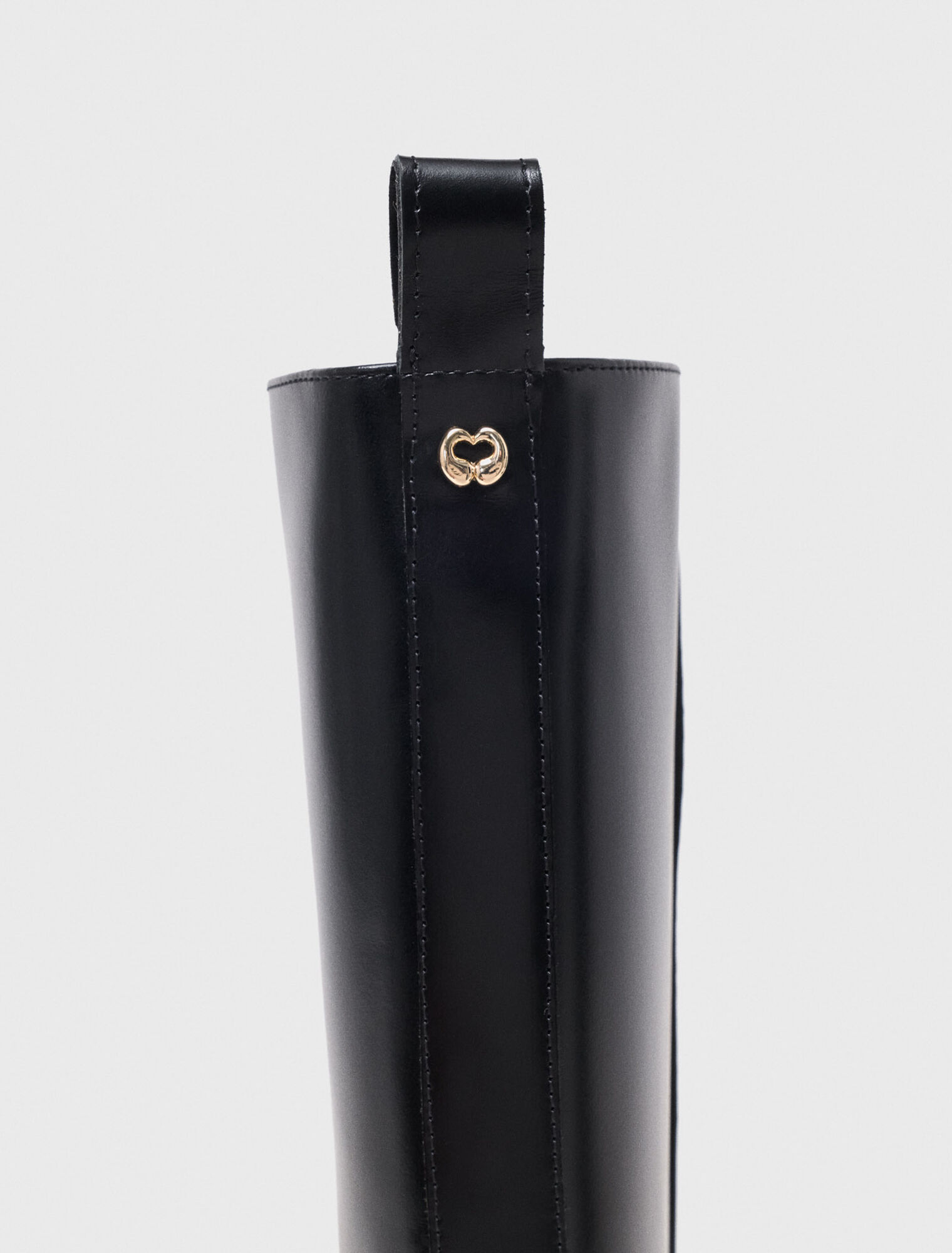 Bottes plates en cuir d&eacute;tail chaine