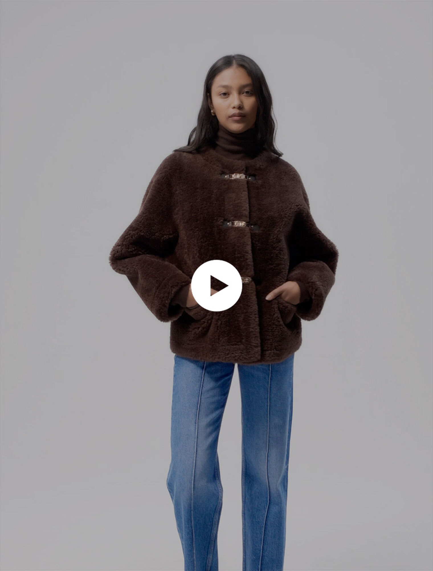 Manteau court en fausse fourrure
