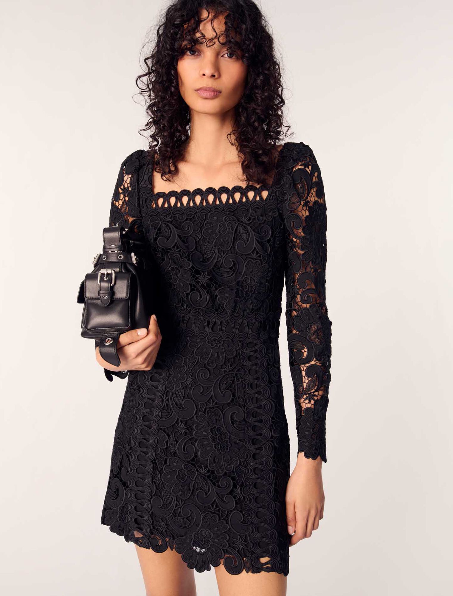 Robe courte en guipure