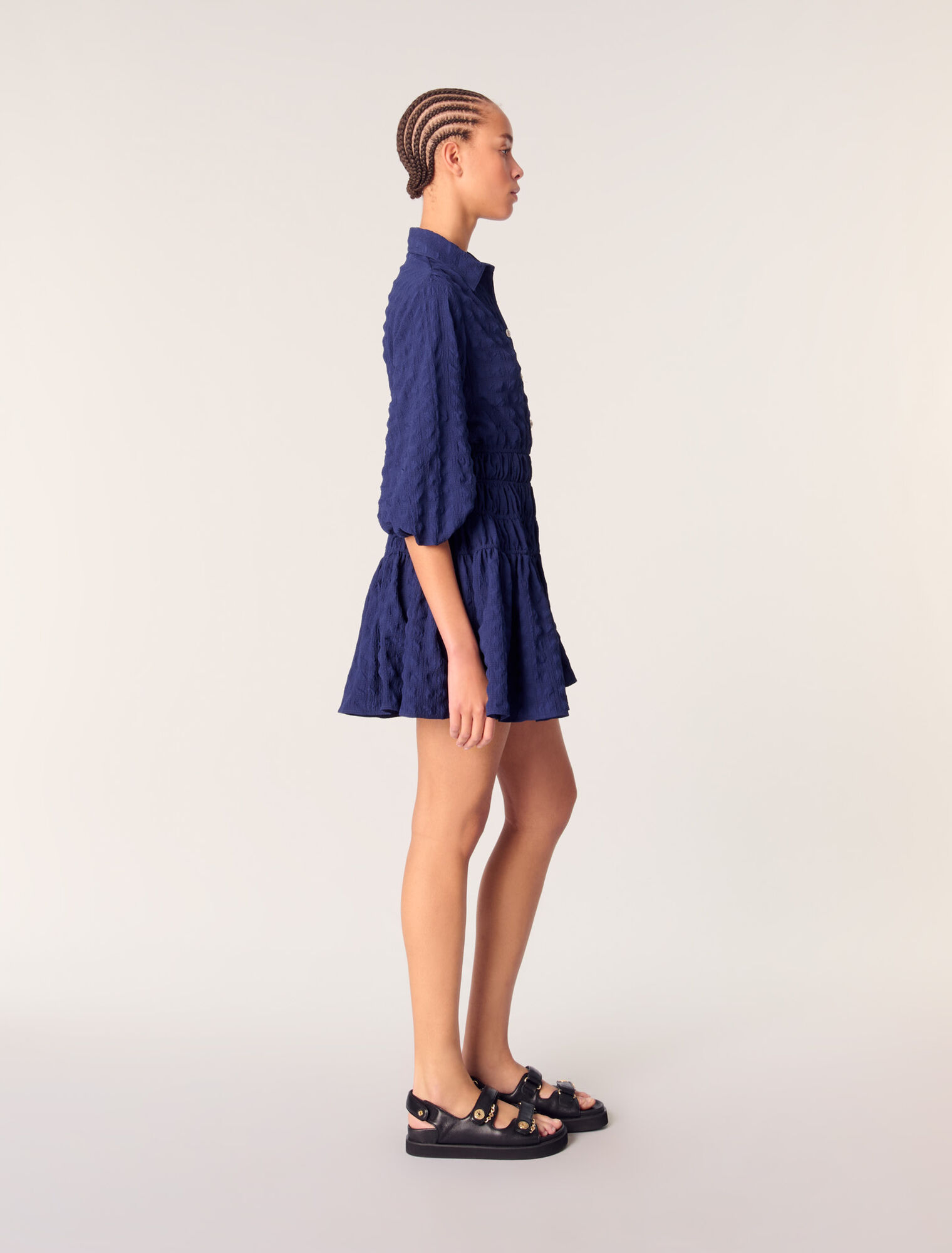 Robe courte plissée satinée 