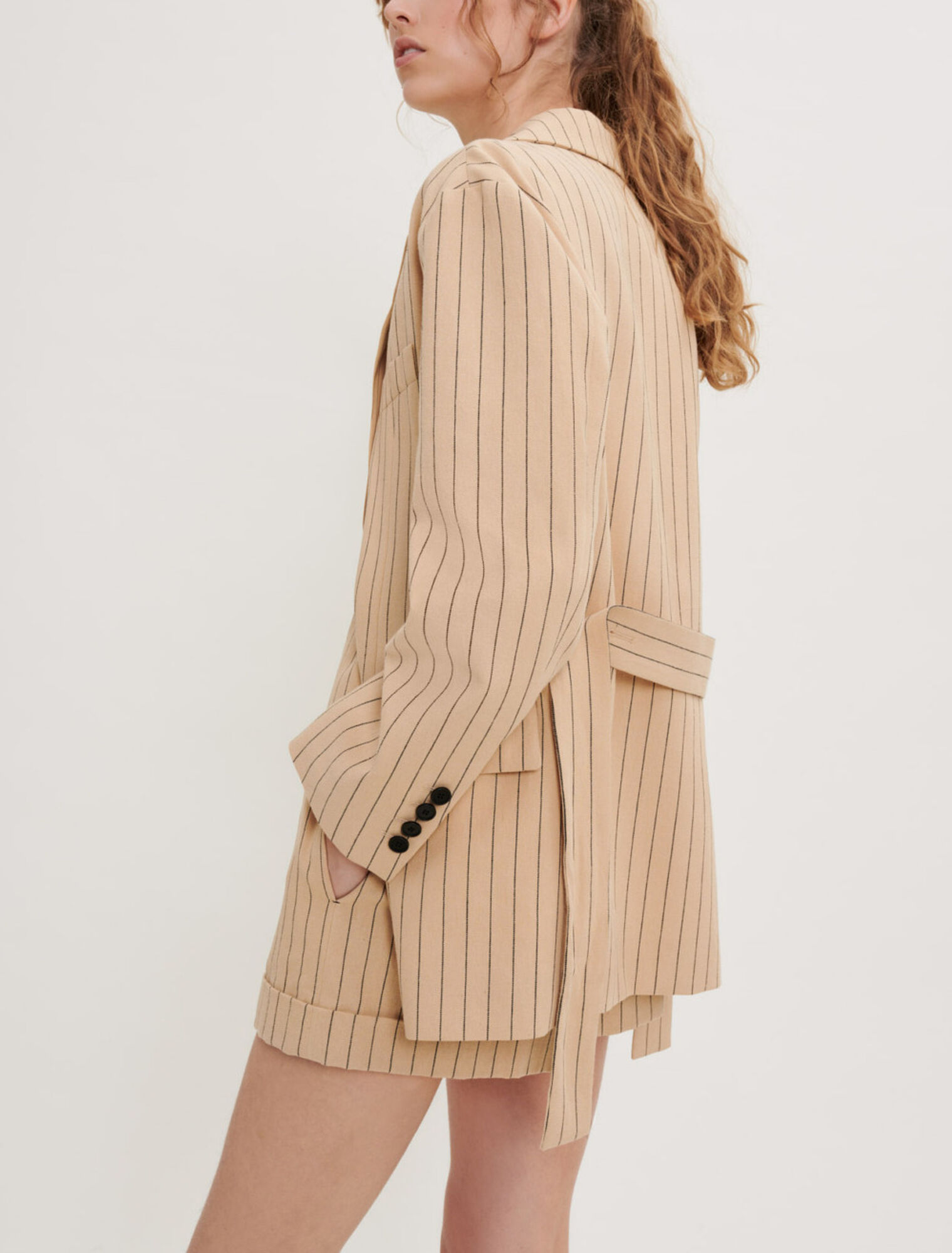 Veste à rayures ceinturée