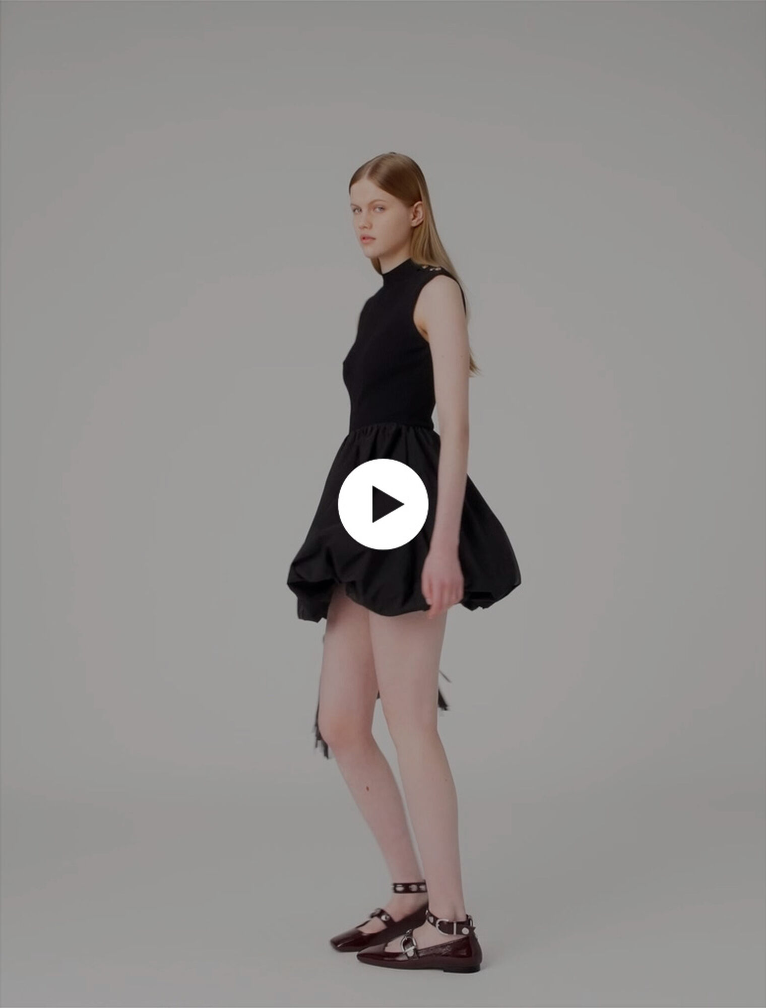 Robe courte en maille et taffetas