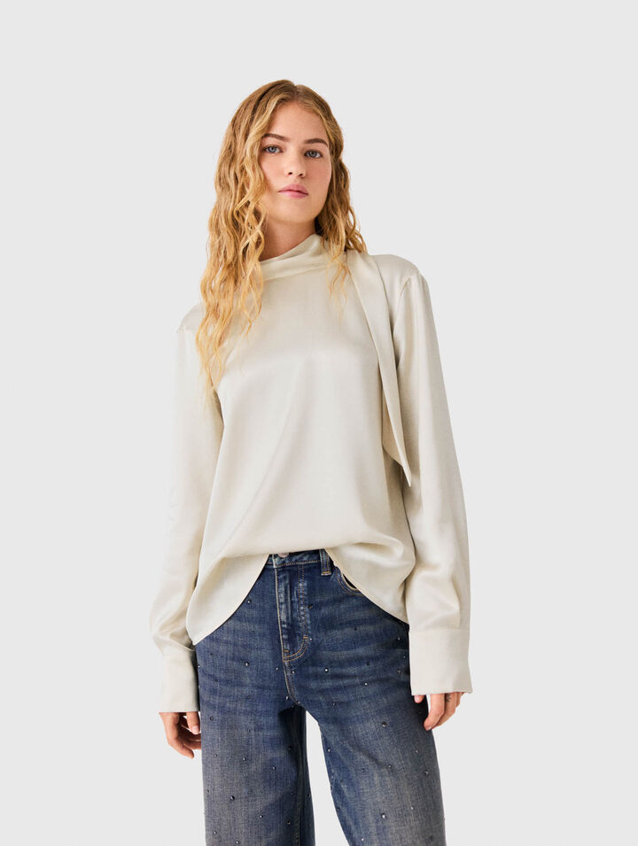 Blouse en satin &agrave; dos drap&eacute;