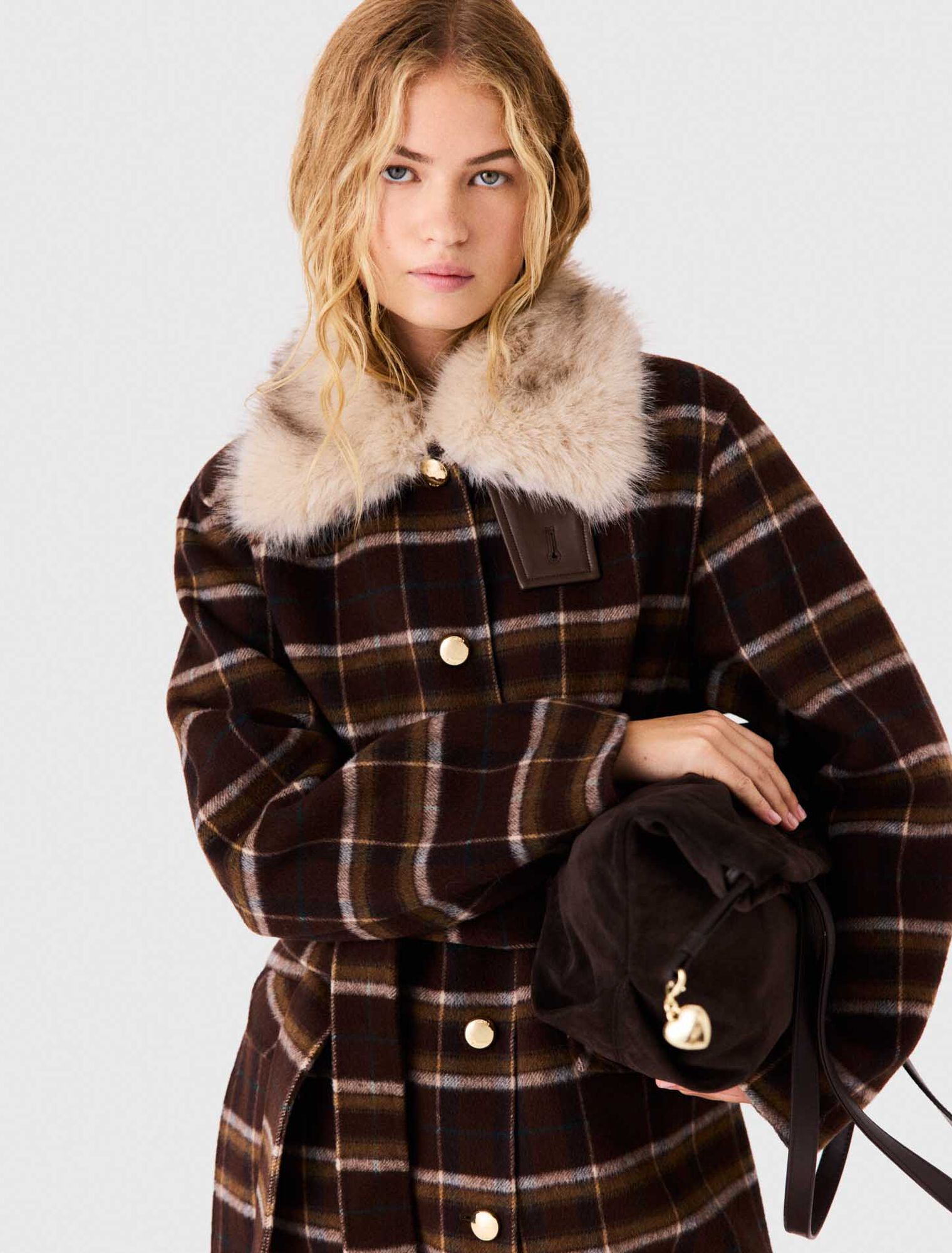 Manteau long et col fausse fourrure