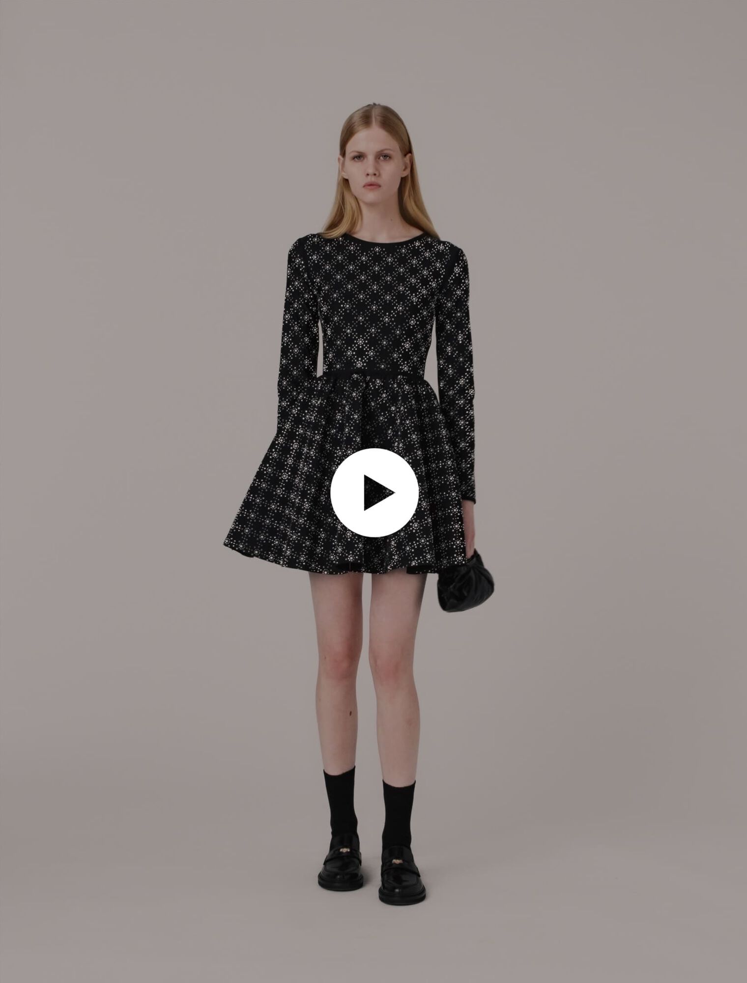 Robe patineuse à perles et strass