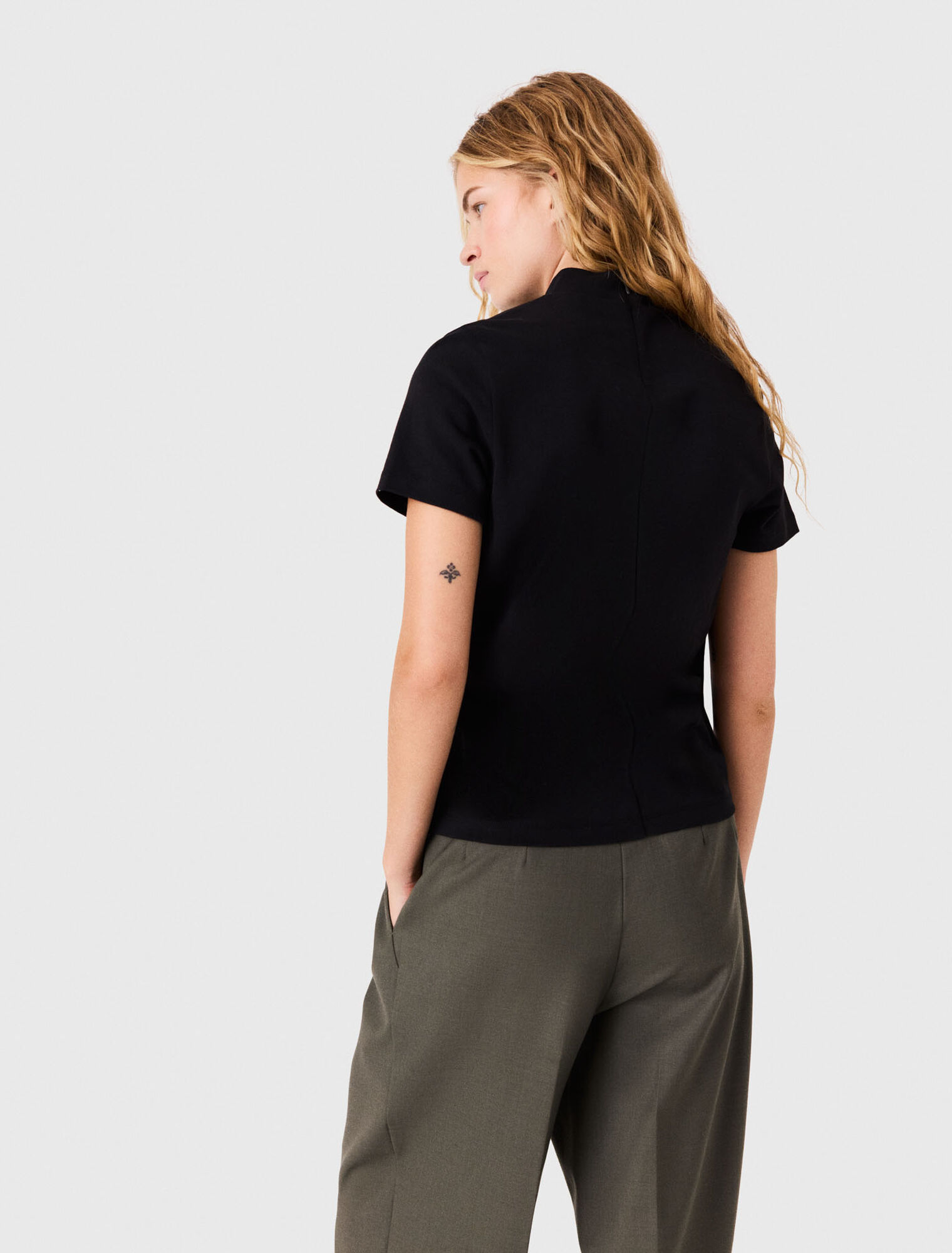 T-shirt avec zip au dos du cou