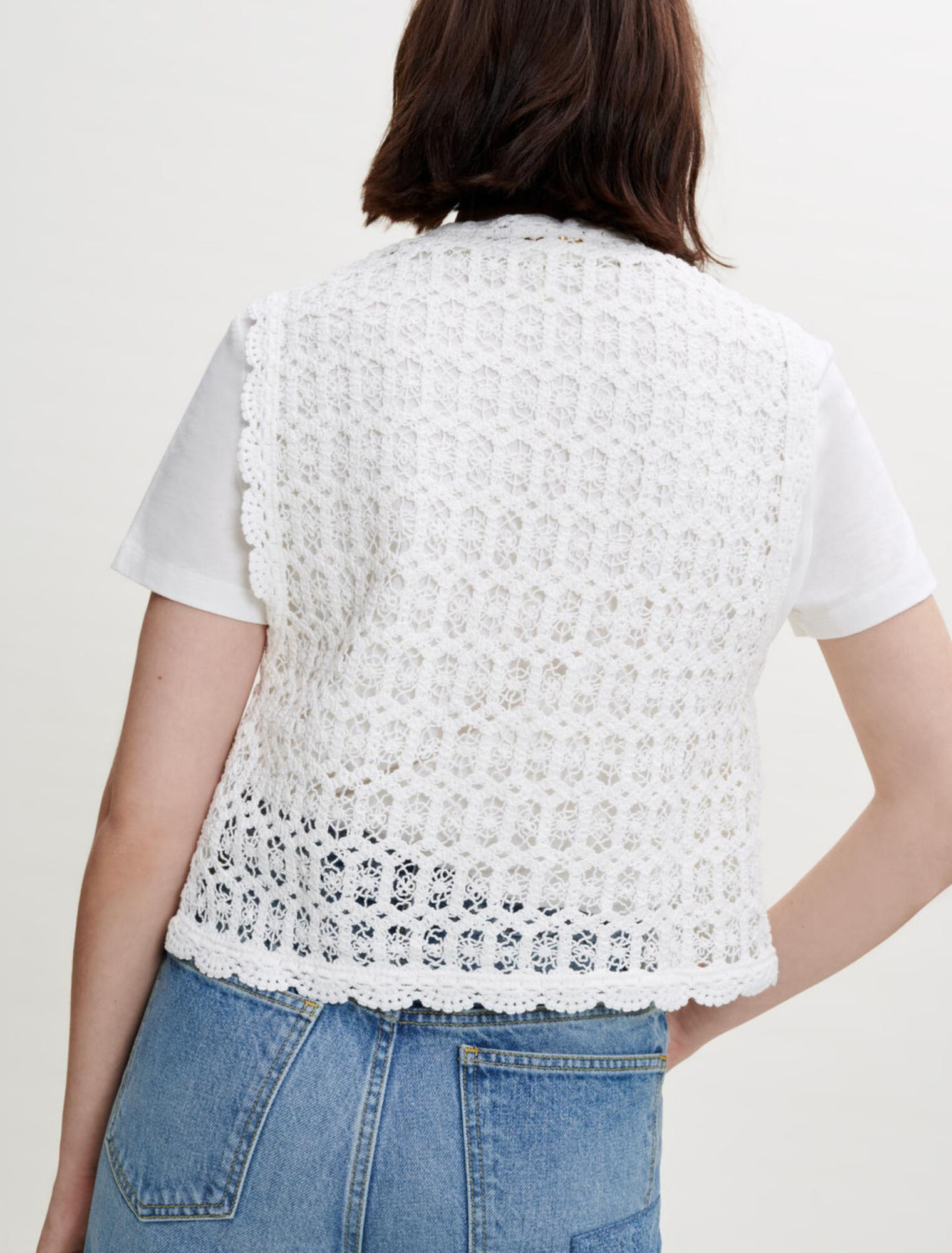 Petite veste sans manche en guipure