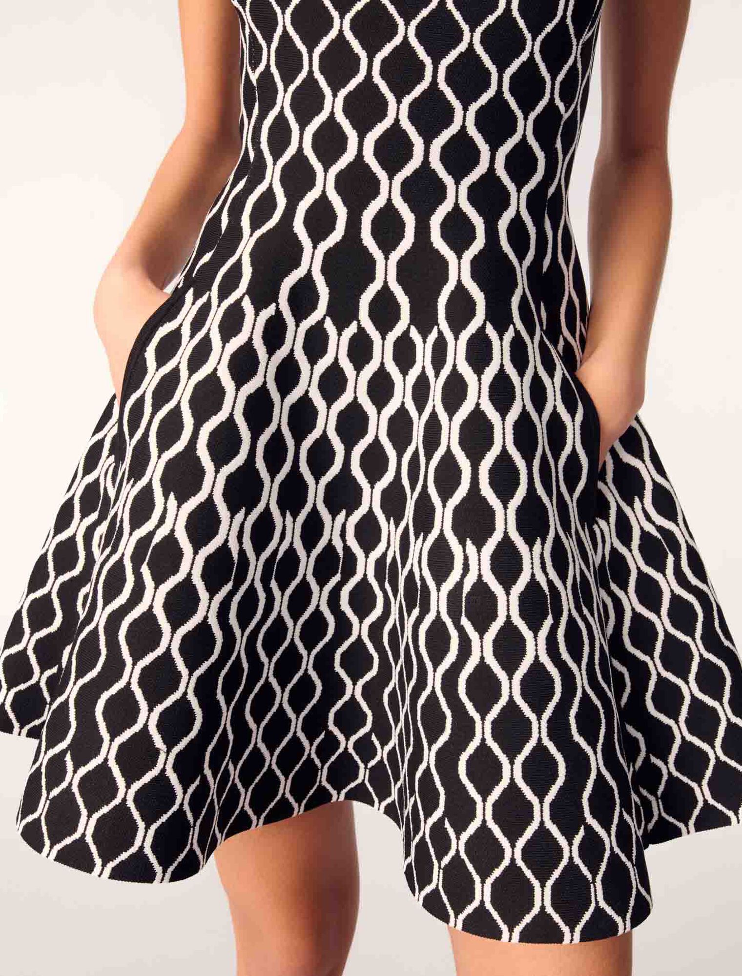 Robe courte en maille à motif