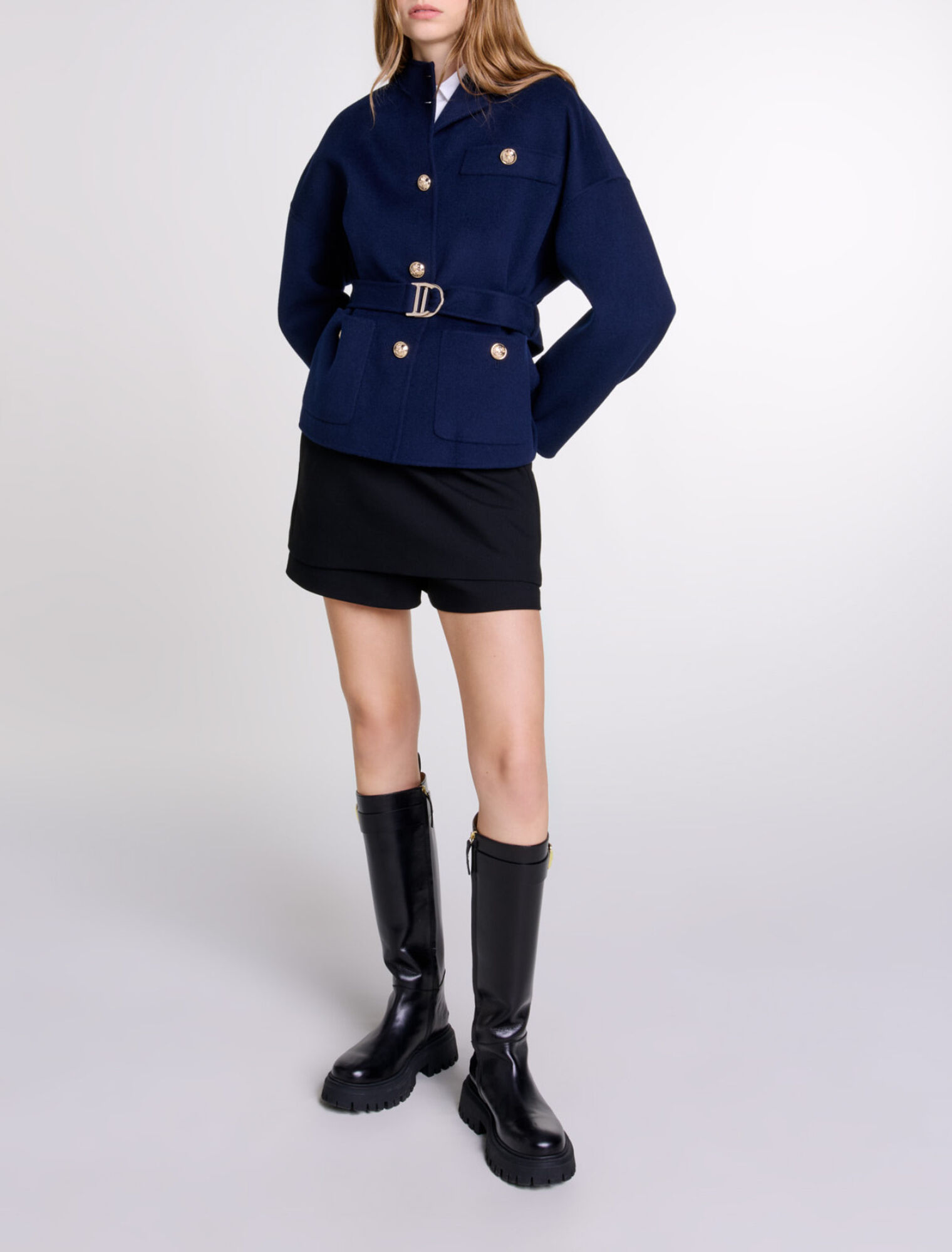 Manteau court en laine ceintur&eacute;