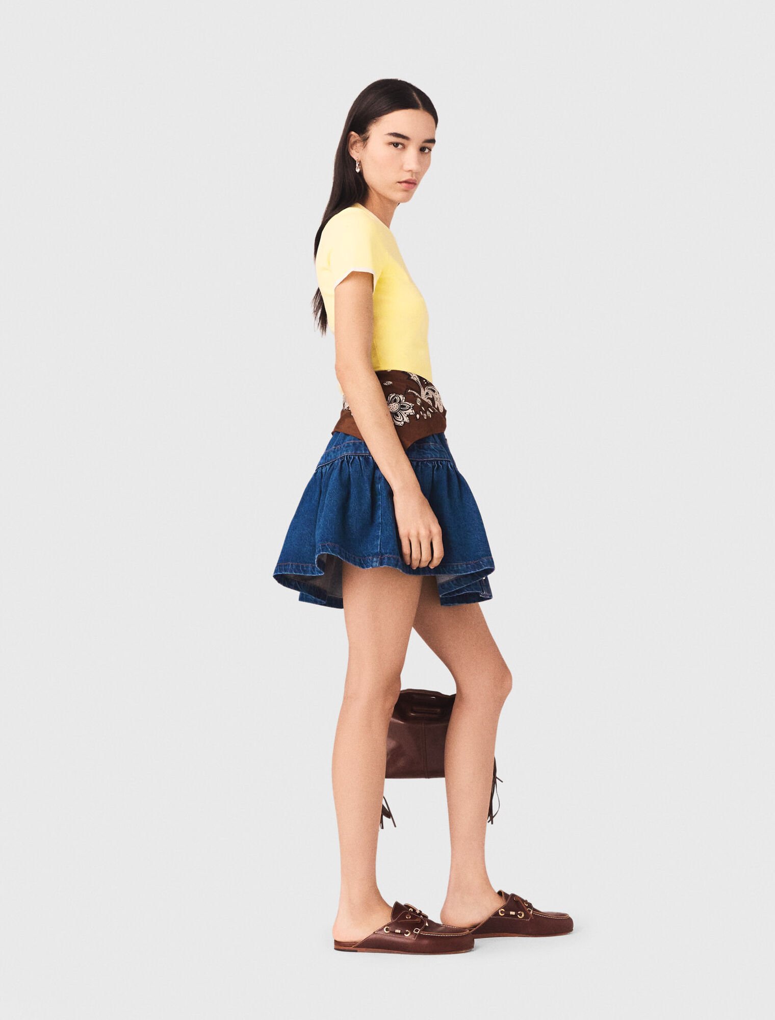 Pull avec d&eacute;coupe ronde sur le dos