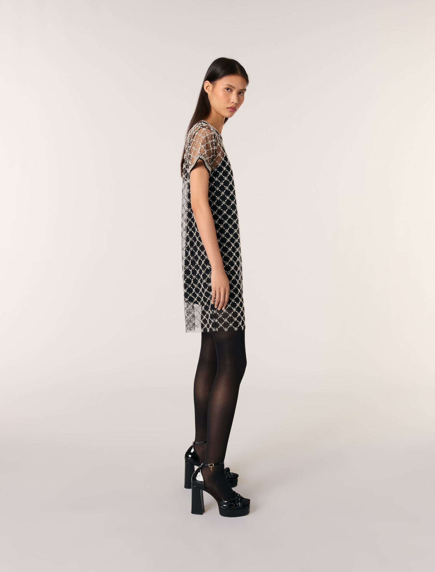 Robe courte en tulle brodé