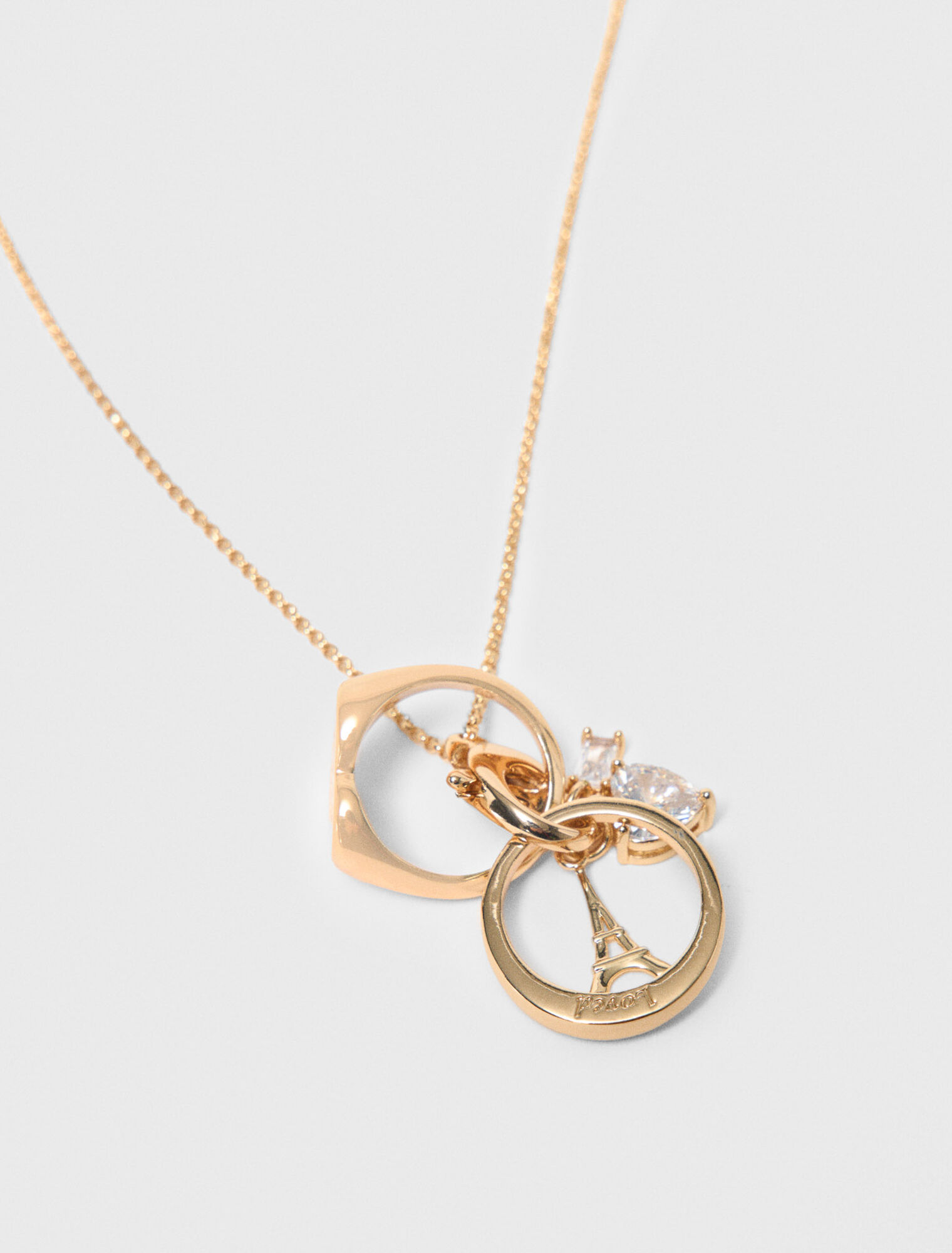 Collier dor&eacute; avec d&eacute;tails bagues