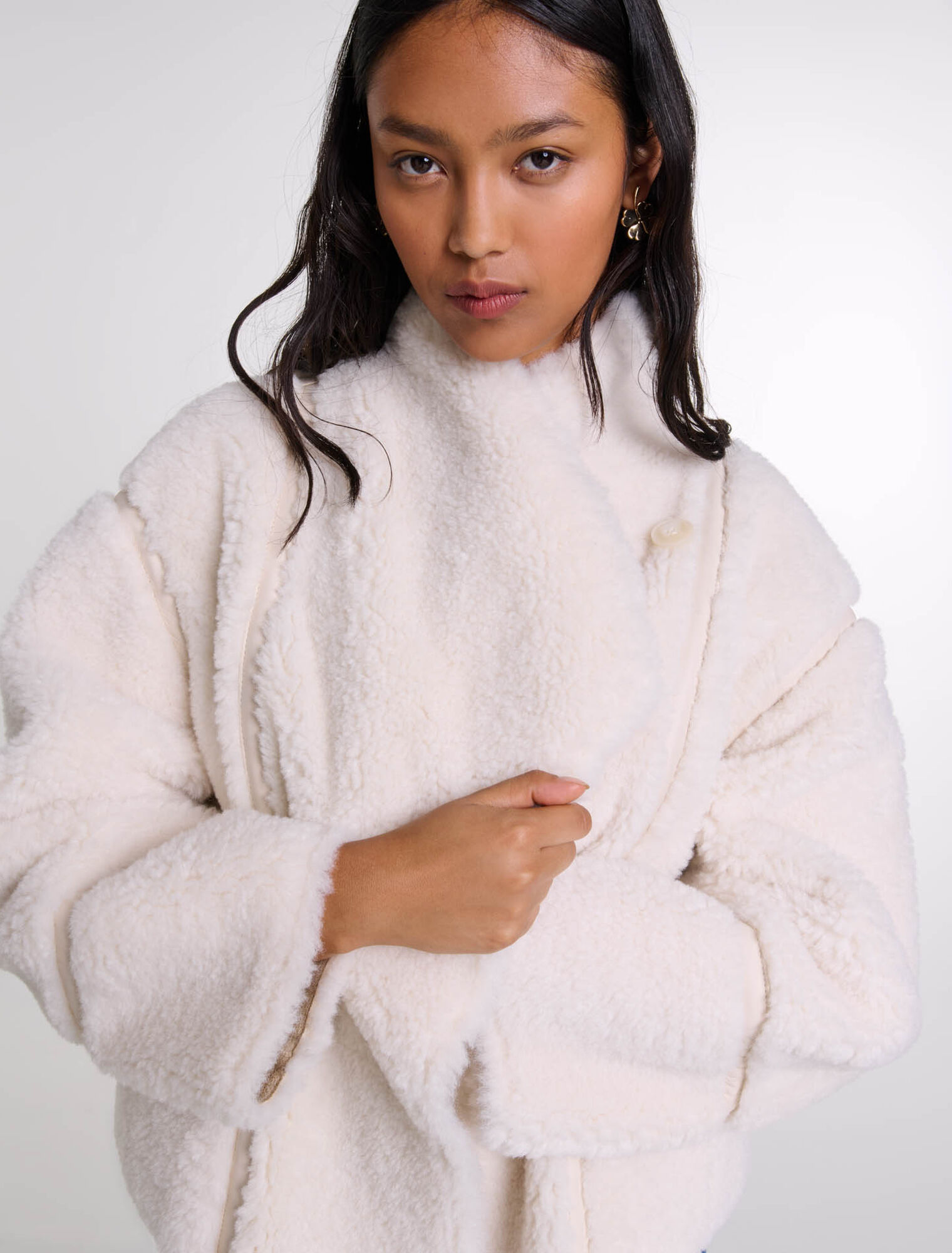 Manteau court en fausse fourrure