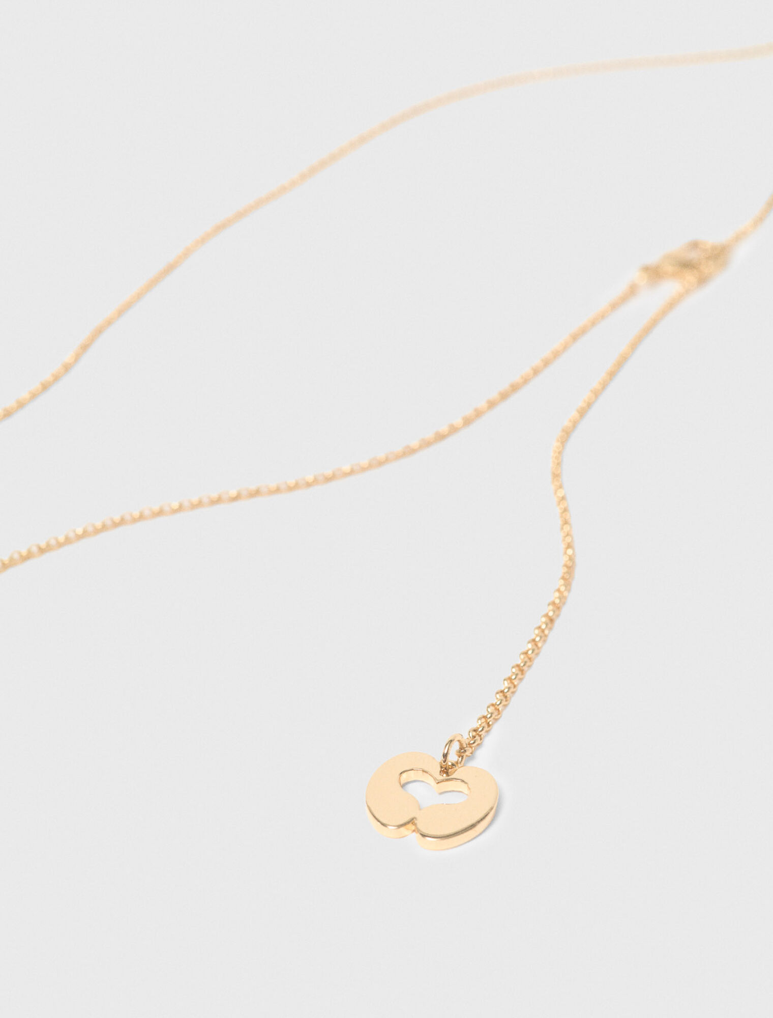 Collier dor&eacute; avec d&eacute;tails bagues