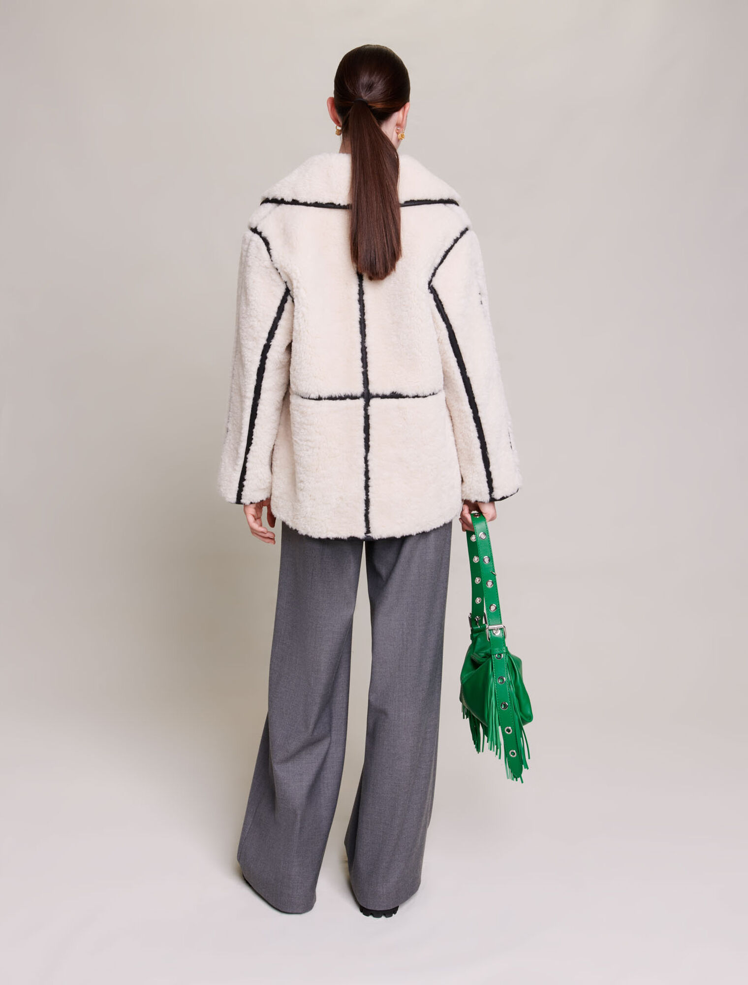 Manteau court en fausse fourrure