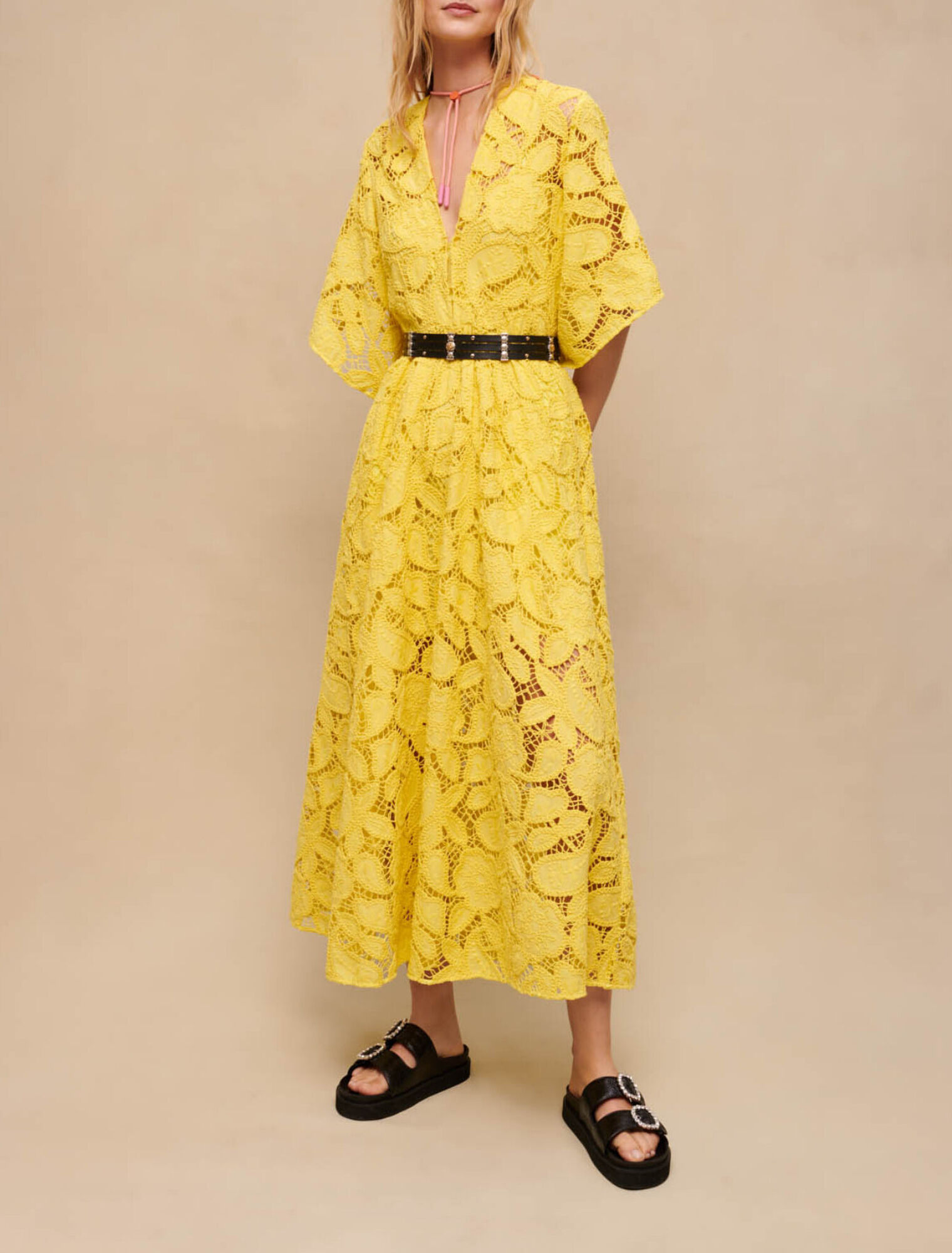 Robe longue en dentelle