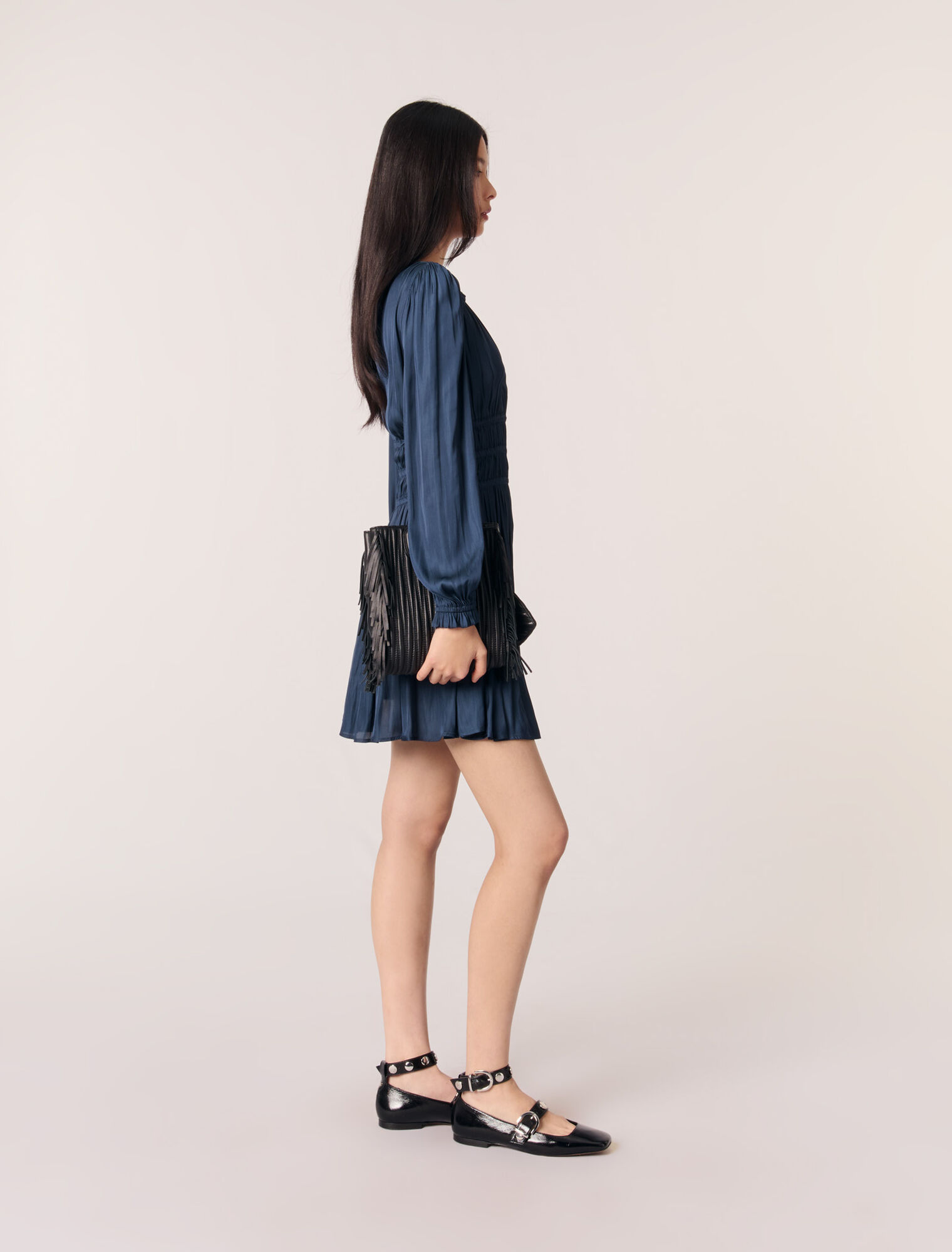 Robe courte satinée à volants