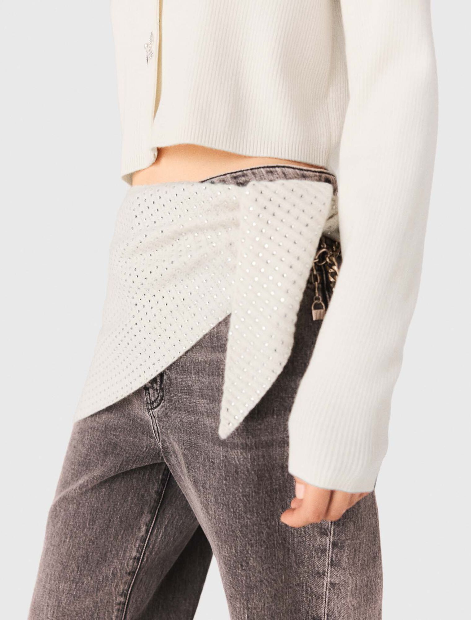 Echarpe triangle en laine strass&eacute;e