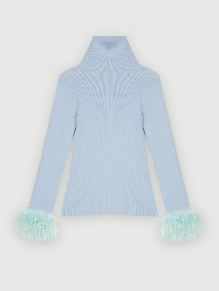 Pull à col roulé et plumes aux poignets