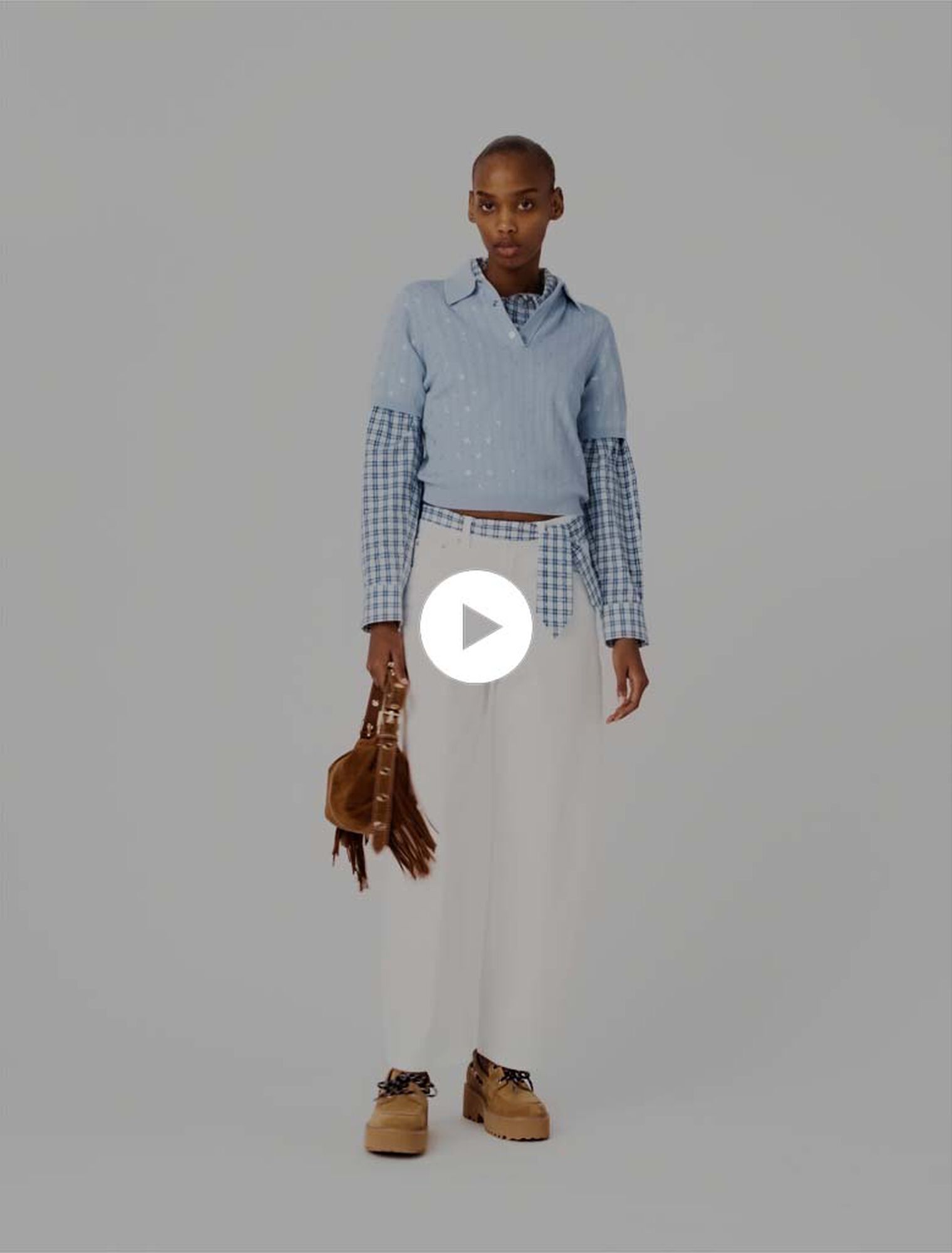 Pull court strass&eacute; sur le devant